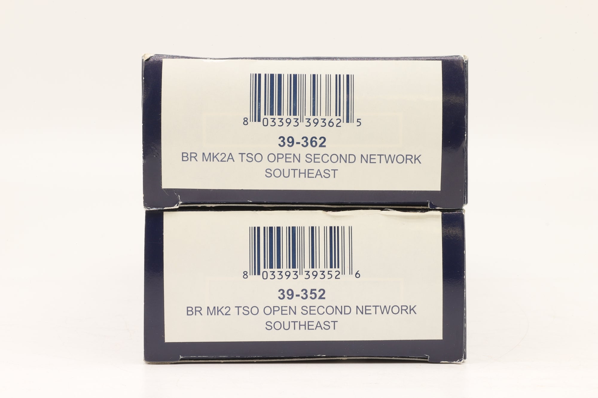 Bachmann OO Rake Of BR Mk2A Network Southeast Coaches Inc. 39-362 & 39-352