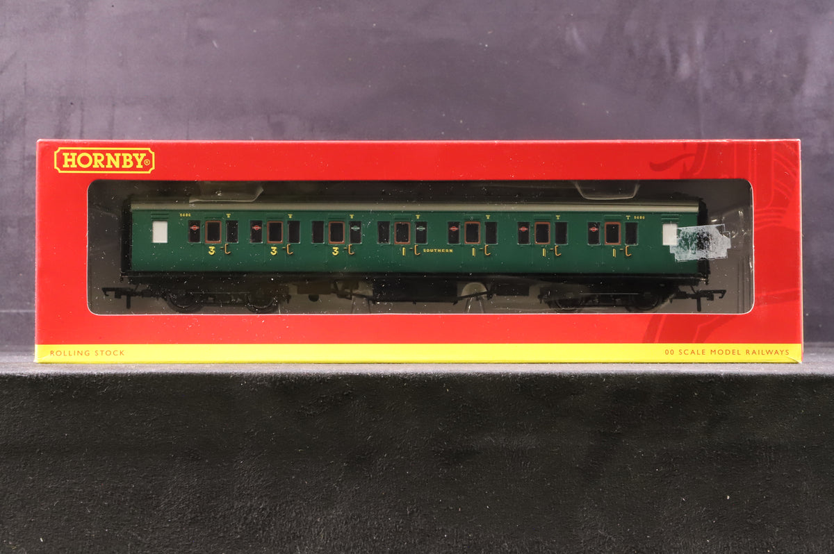 Hornby OO Rake of 3 Maunsell Coaches in SR Green w/ Sunshine Lettering