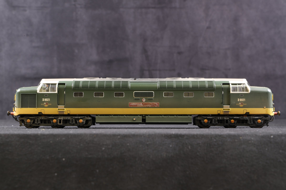 Bachmann OO 32-525Y Class 55 Deltic &#39;D9021&#39; &#39;Argyll &amp; Sutherland&#39; BR Green Weathered Excl. TMC