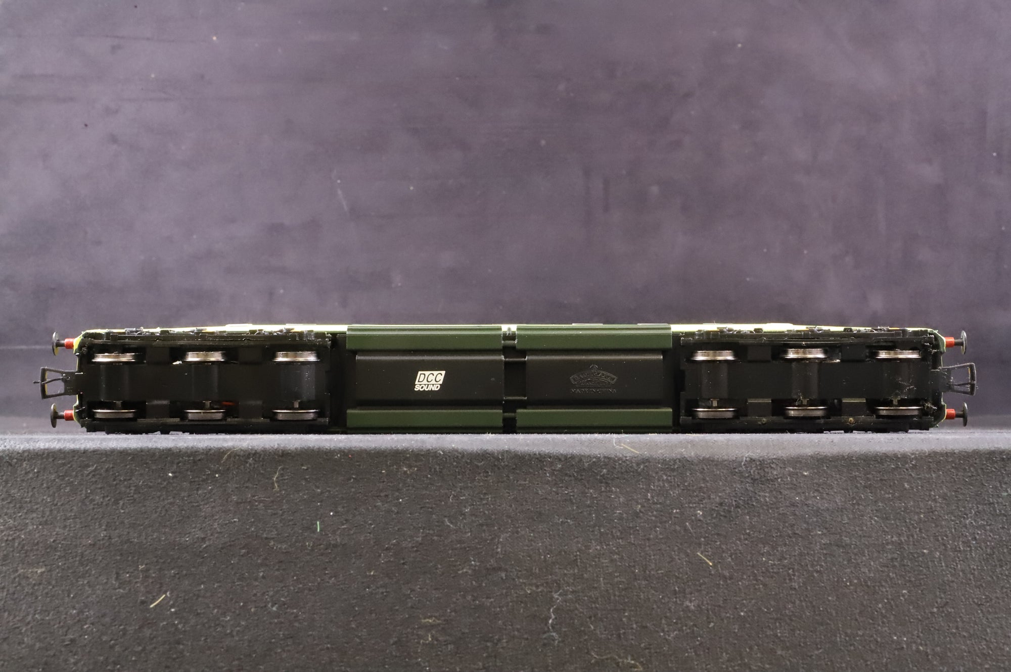 Bachmann OO 32-525DS Class 55 Deltic D9007 'Pinza' in BR Two Tone Green - DCC Sound