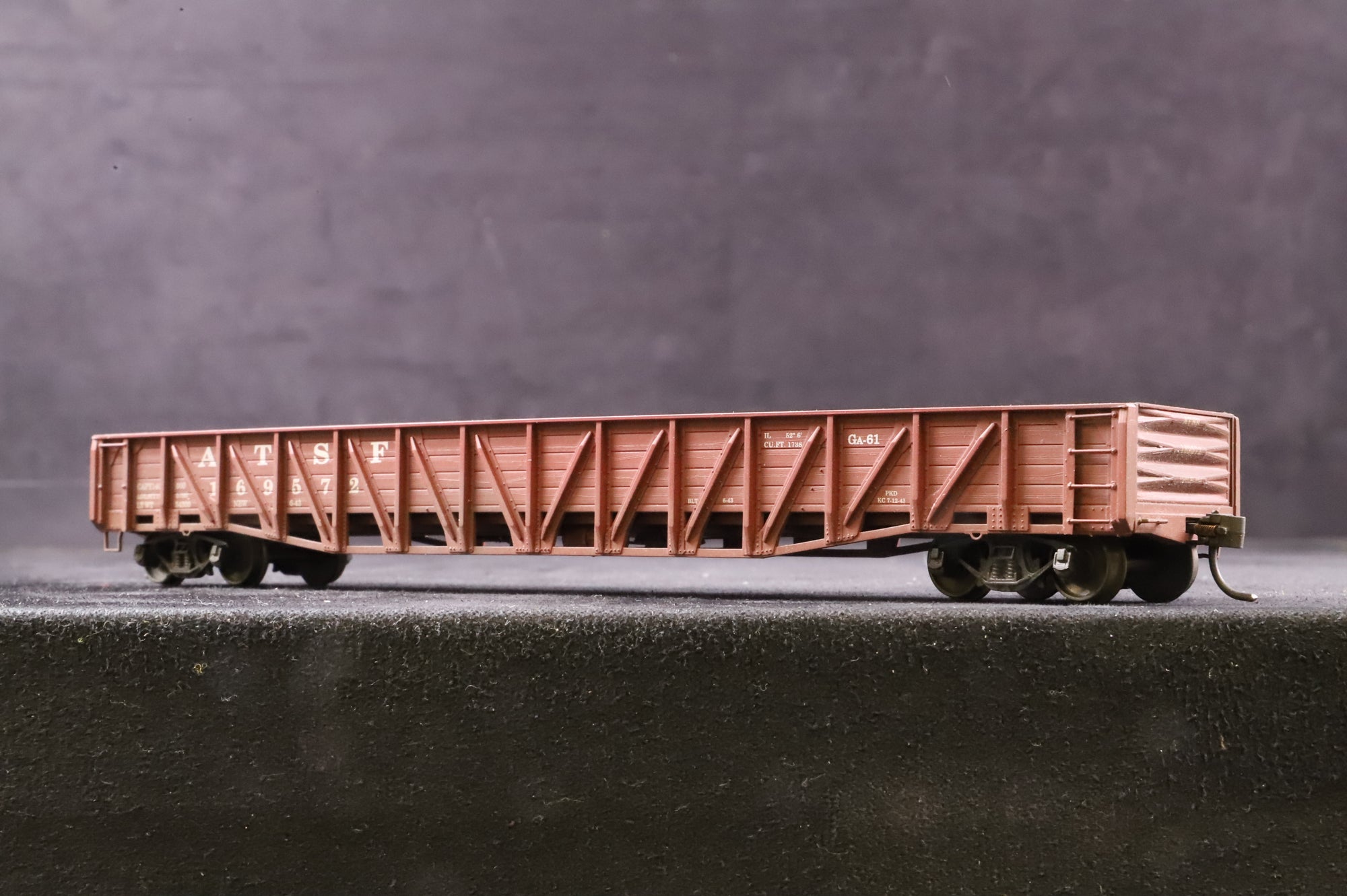 InterMountain Railway Co. HO T452301-11/13 'War Emergency' Gondola Wagons No. 169663/572 in ATSF Brown - Weathered