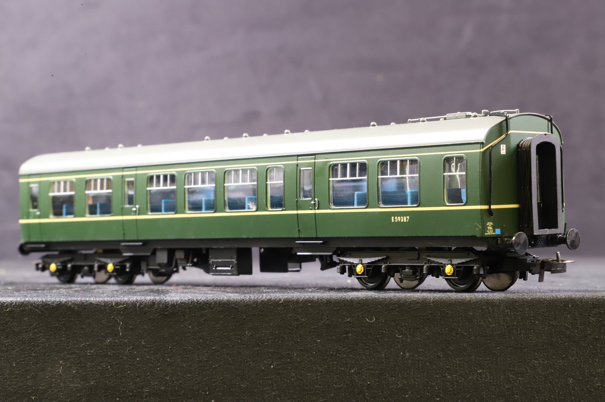 Bachmann OO 32-913 Class 108 3 Car DMU BR Green Speed Whiskers