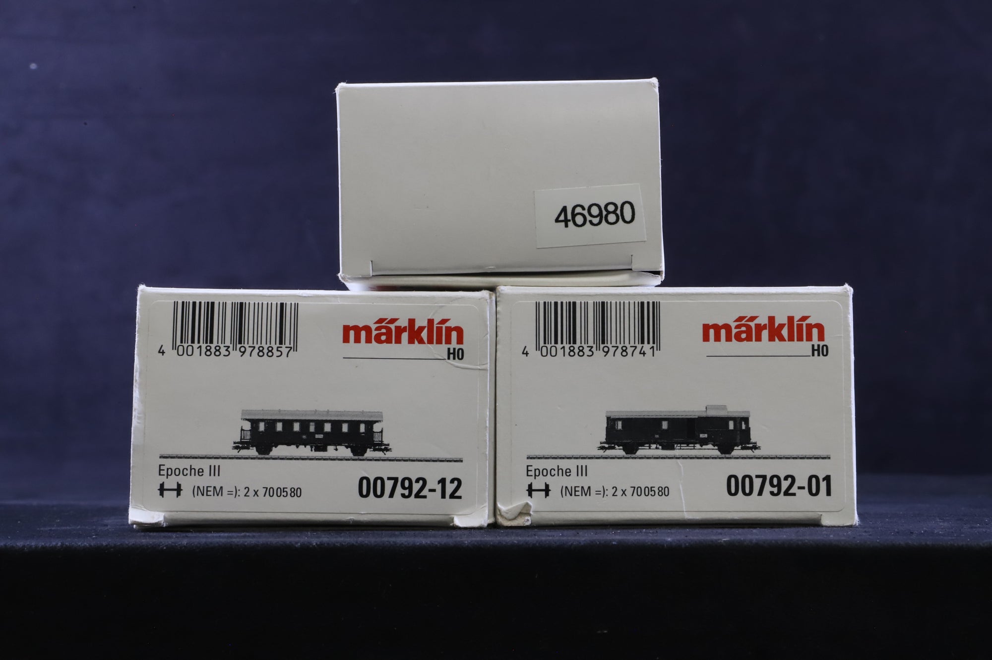 Marklin HO Rake of 3 Green DB 4-Wheel Vans/Coach