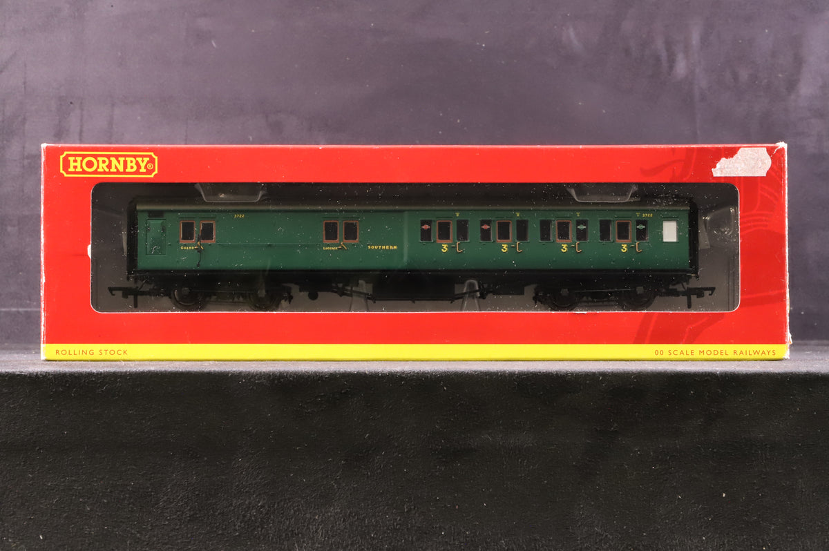 Hornby OO Rake of 3 Maunsell Coaches in SR Green w/ Sunshine Lettering