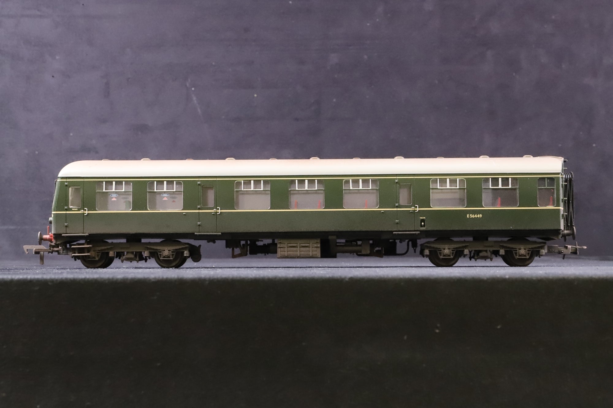Bachmann OO 31-326B Class 105 2 Car DMU BR Green Speed Whiskers Weathered DCC Sound