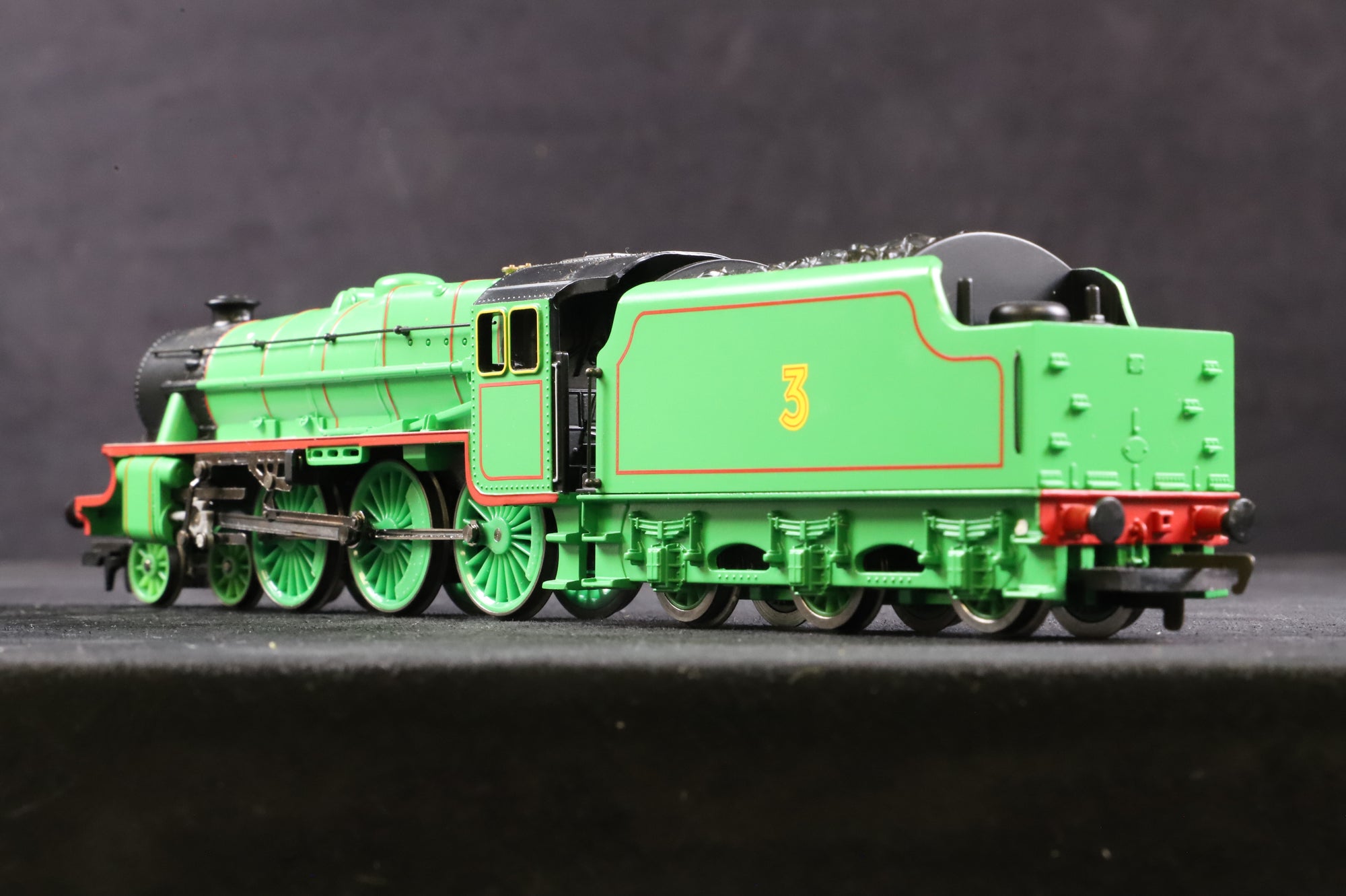 Hornby OO R 9049 Thomas & Friends 'Henry' '3' Steam Locomotive