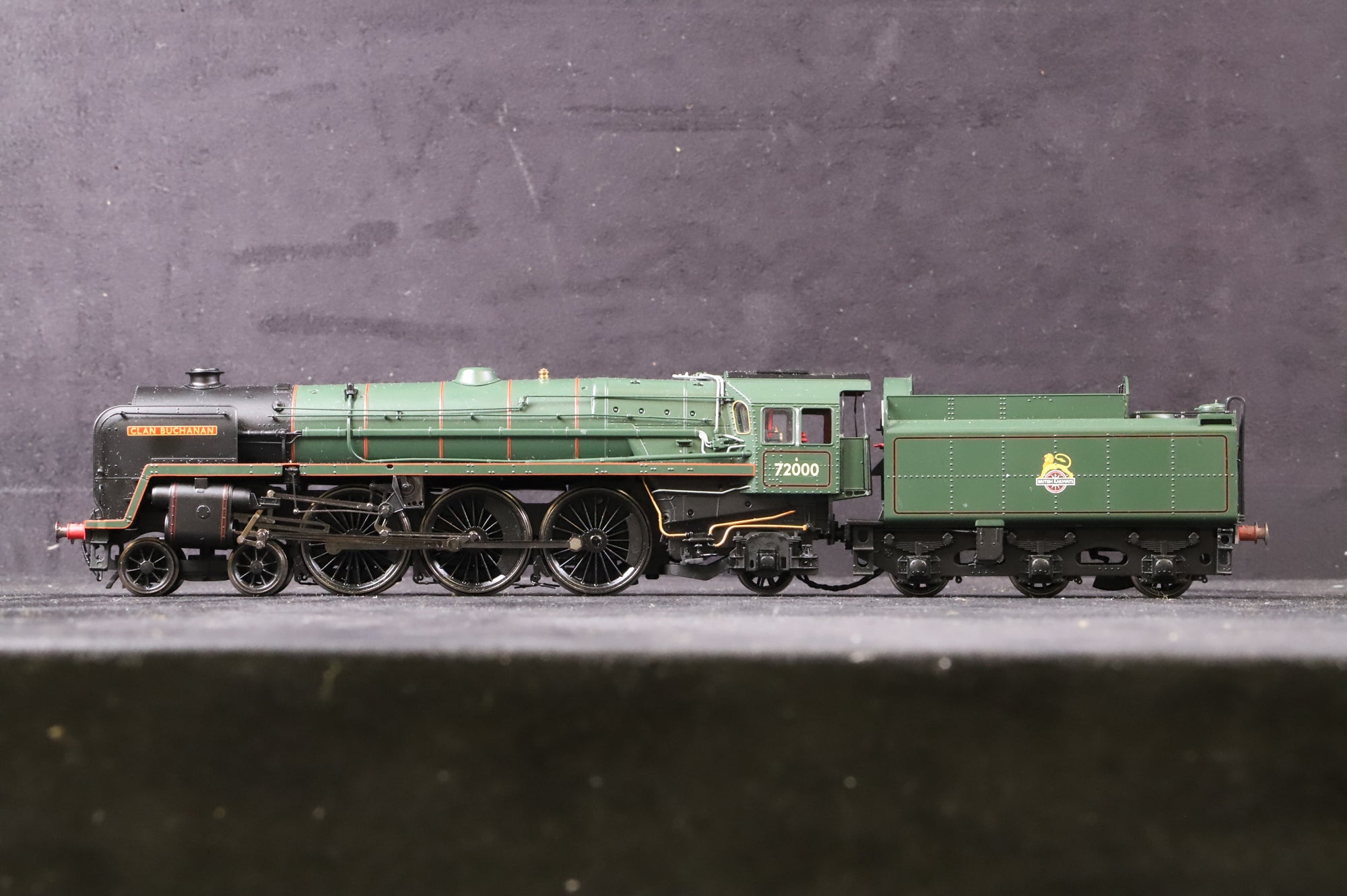 Hornby OO R2846 Clan Class 4-6-2 '72000' 'Clan Buchanan' BR Green E/C