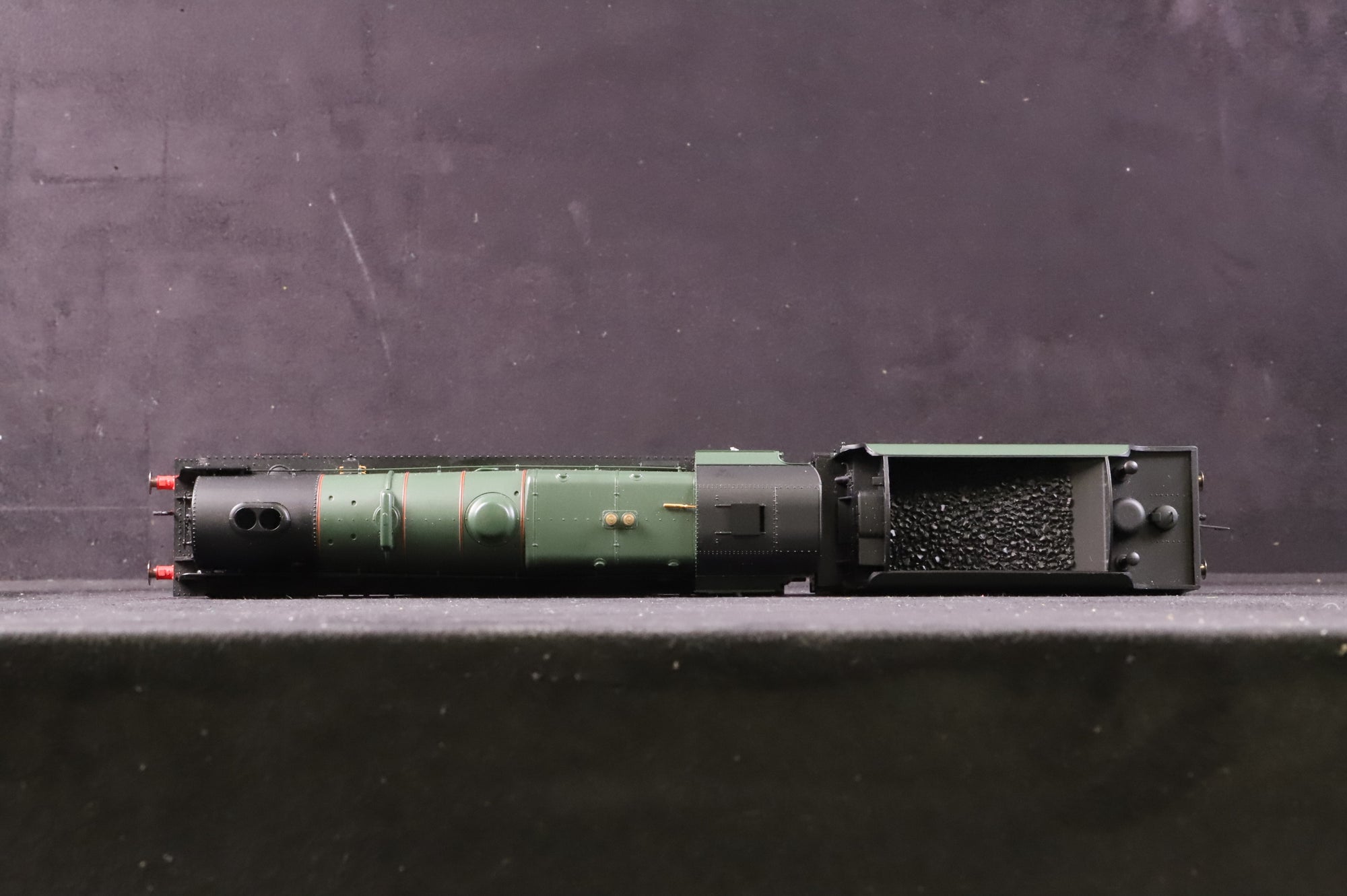 Hornby OO R2633 Patriot Class 7P 45545 'Planet' in Lined BR green w/ Late Crests