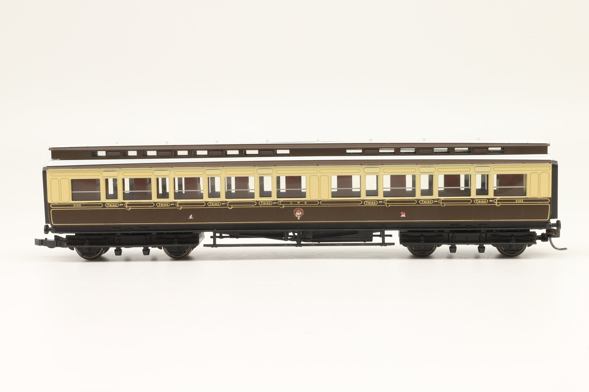 Hornby OO Rake Of 6 GWR Chlorestry GWR Chocolate & Cream Coaches