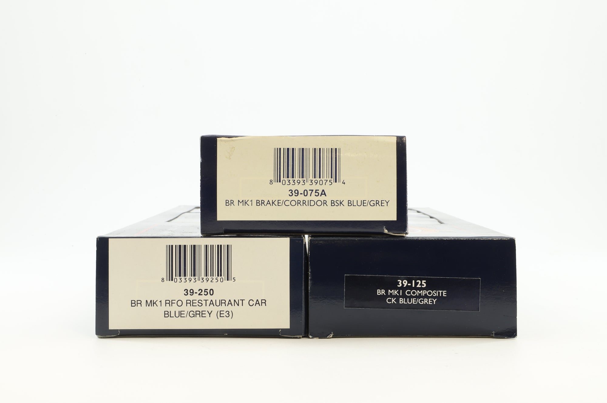 Bachmann OO Rake Of 3 BR Mk1 Blue & Grey Coaches Inc. 39-125, 39-250 & 39-075A