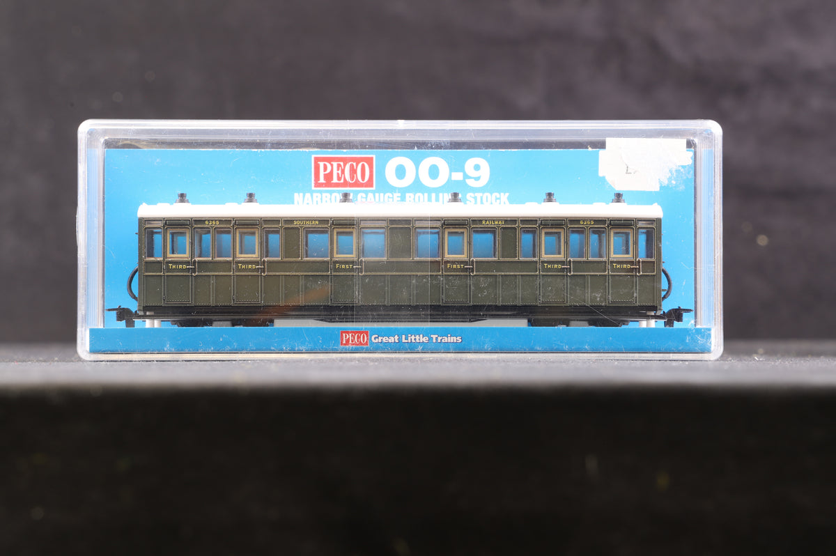 Peco OO9 GR-401B Rake Of 3 SR Livery Composite Coaches &#39;No6365&#39;