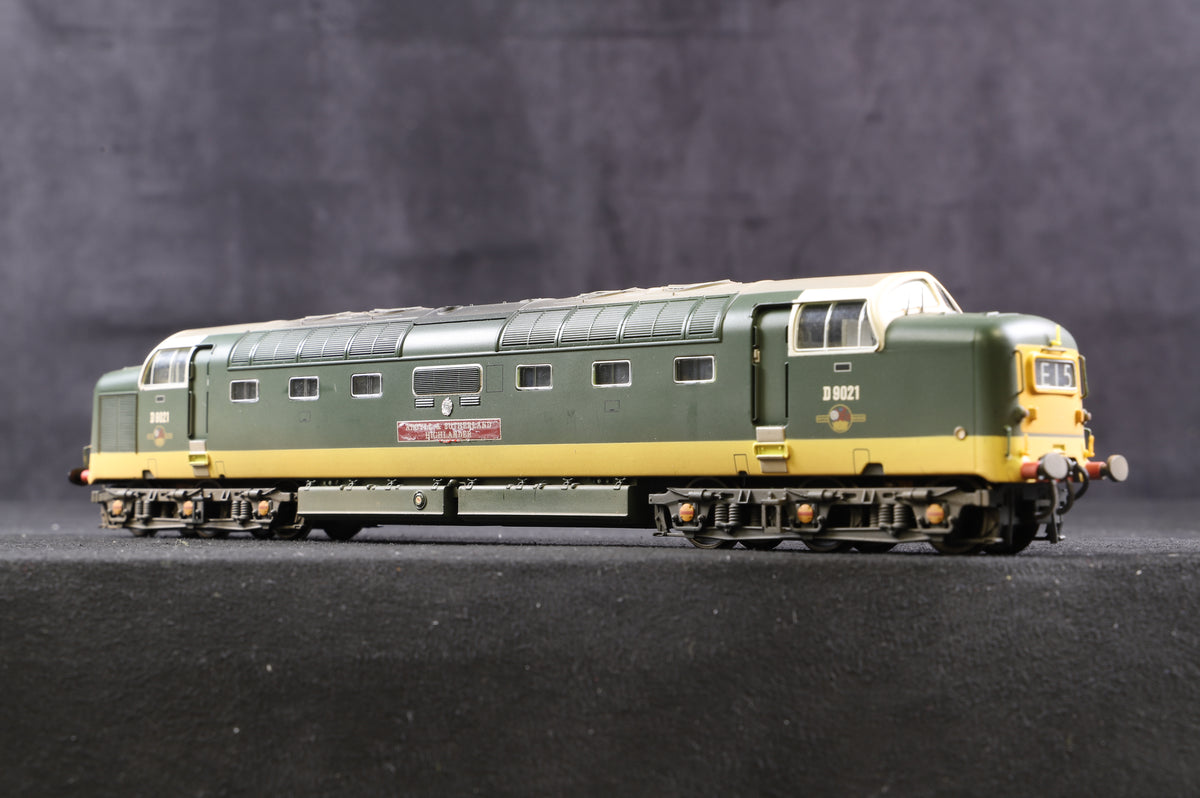 Bachmann OO 32-525Y Class 55 Deltic &#39;D9021&#39; &#39;Argyll &amp; Sutherland&#39; BR Green Weathered Excl. TMC