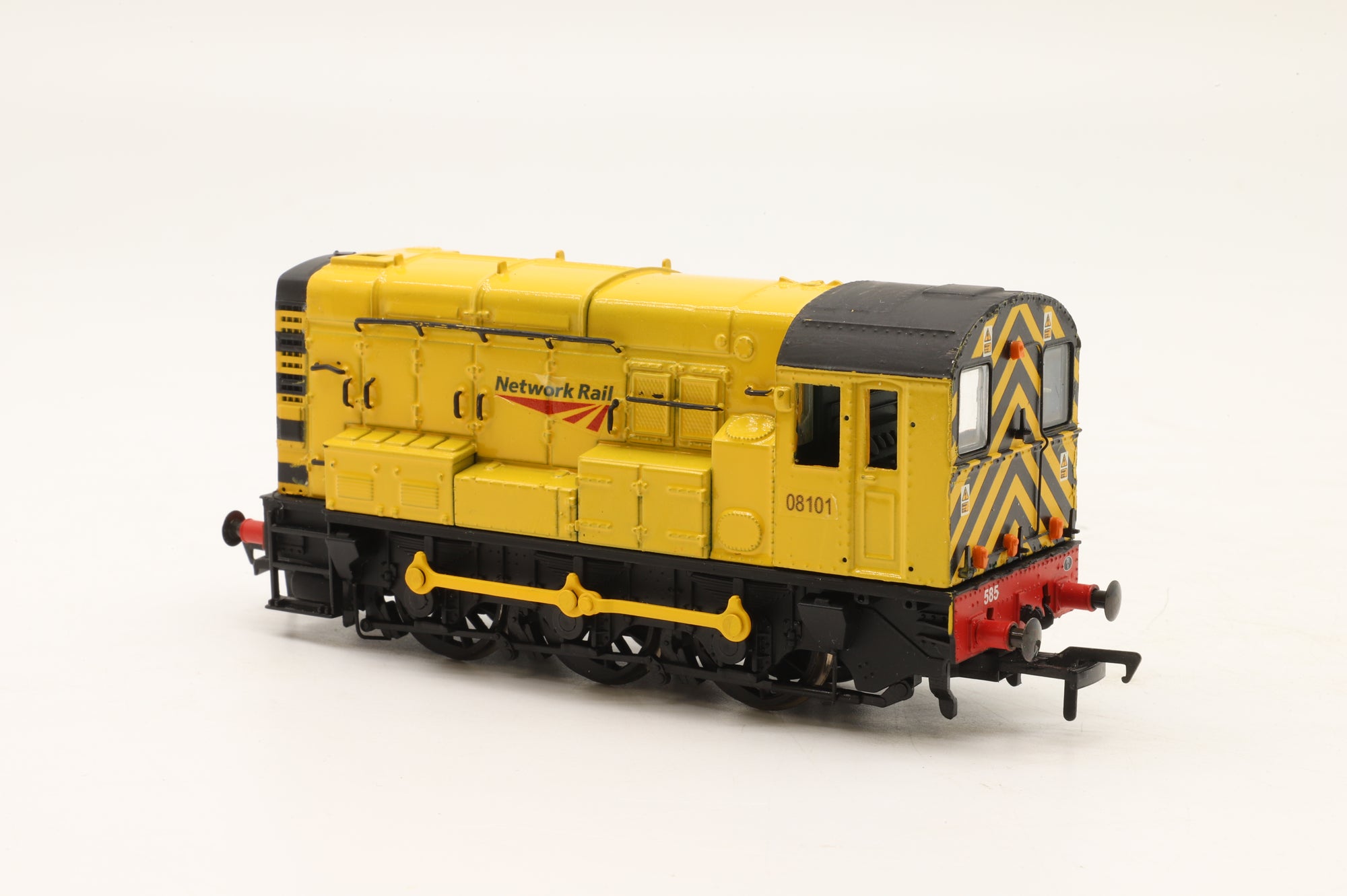 Bachmann OO Class 08 08101 in Network Rail Yellow – Custom Respray