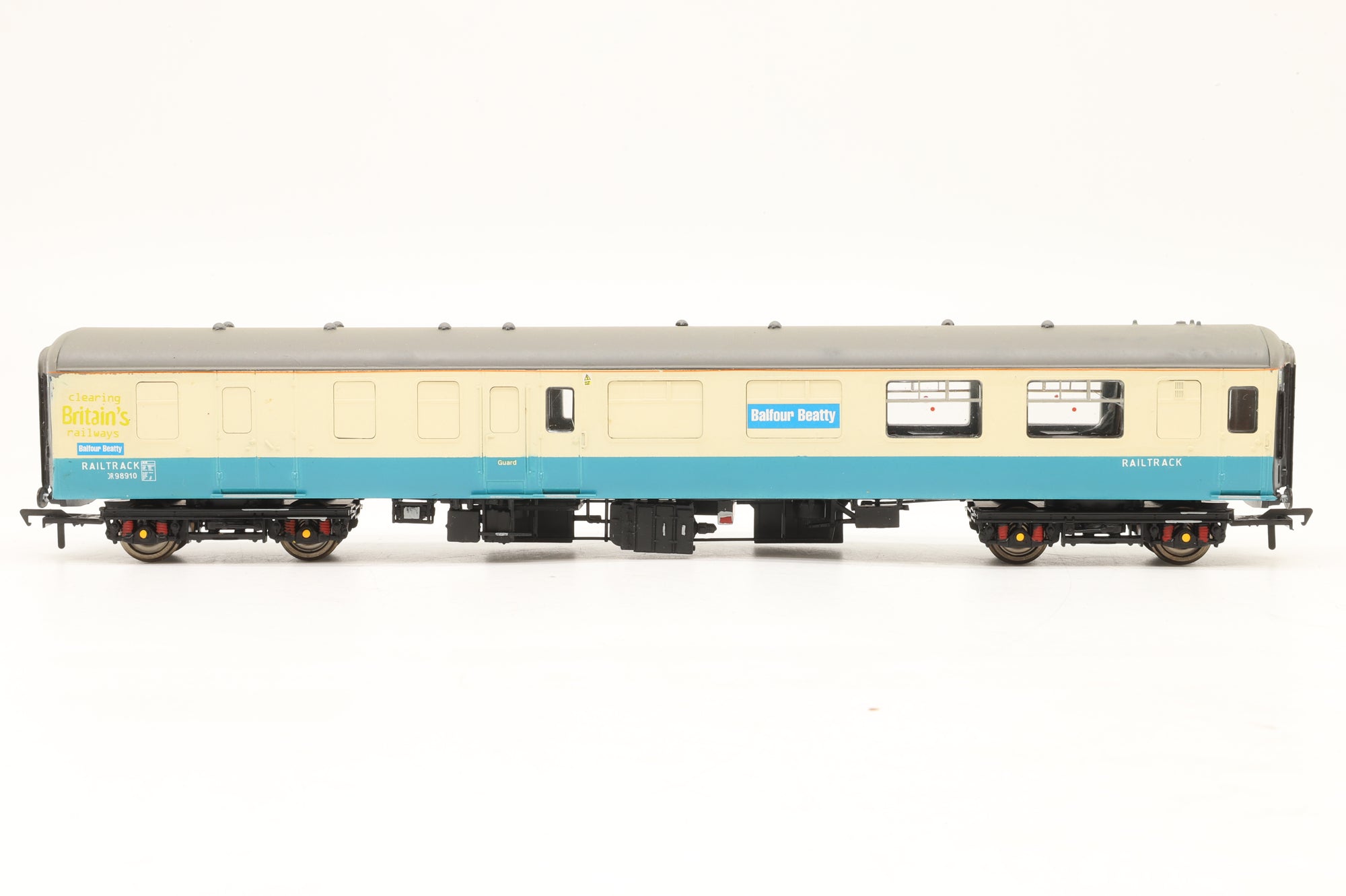Bachmannn OO Mk2A BSO DR98910 in Railtrack/Balfour Beatty Blue/White
