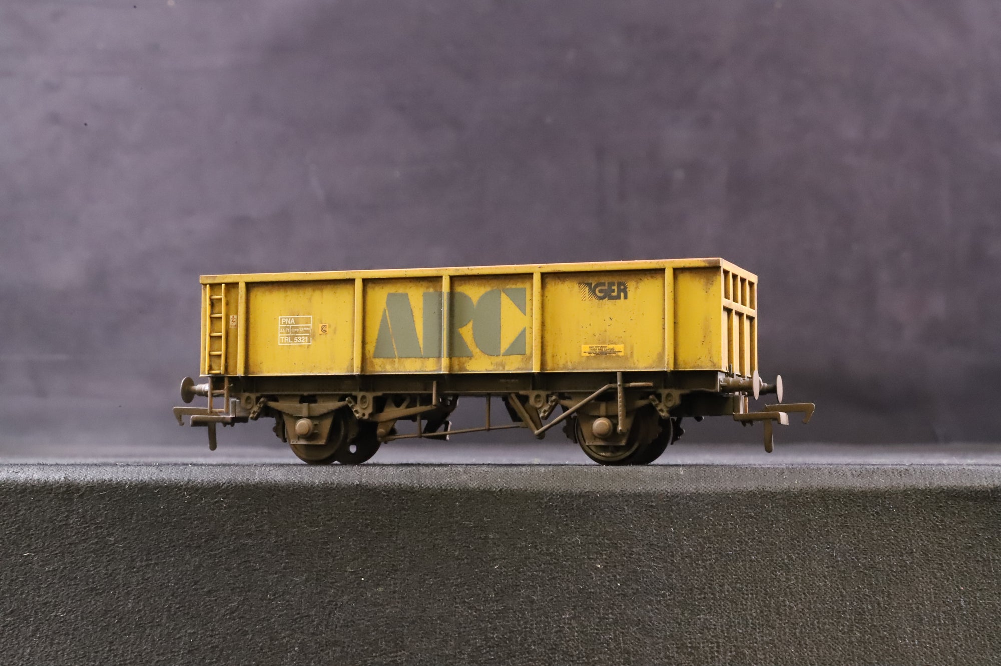 Bachmann OO Rake of 5 46T PNA Box Mineral Wagons, Inc. 37-552B & 4 x 37-552A