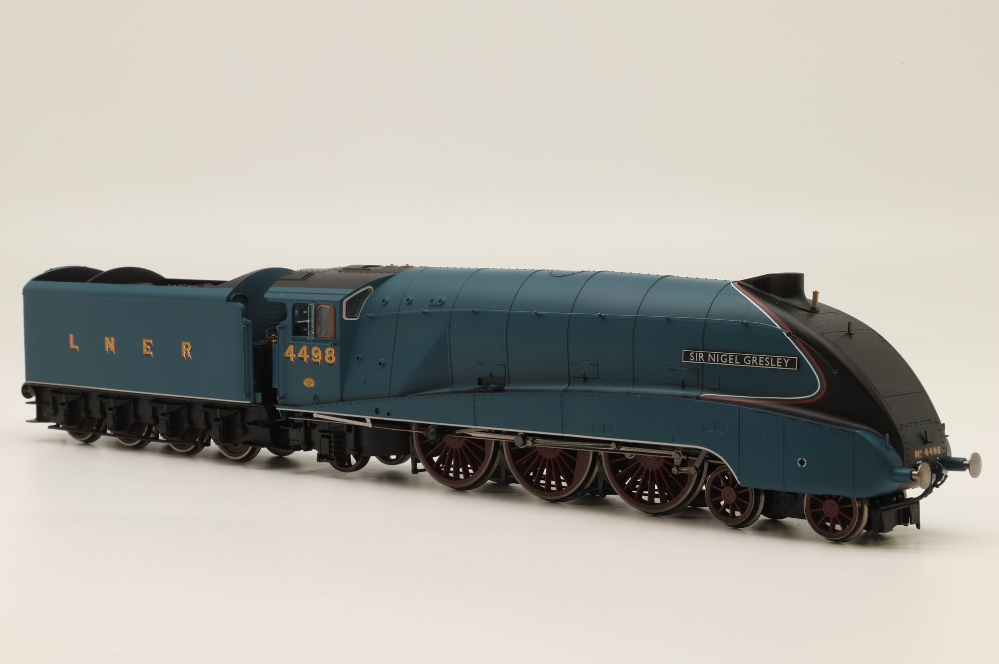 Hornby OO R2699 Class A4 '4498' 'Sir Nigel Gresley' LNER Garter Blue
