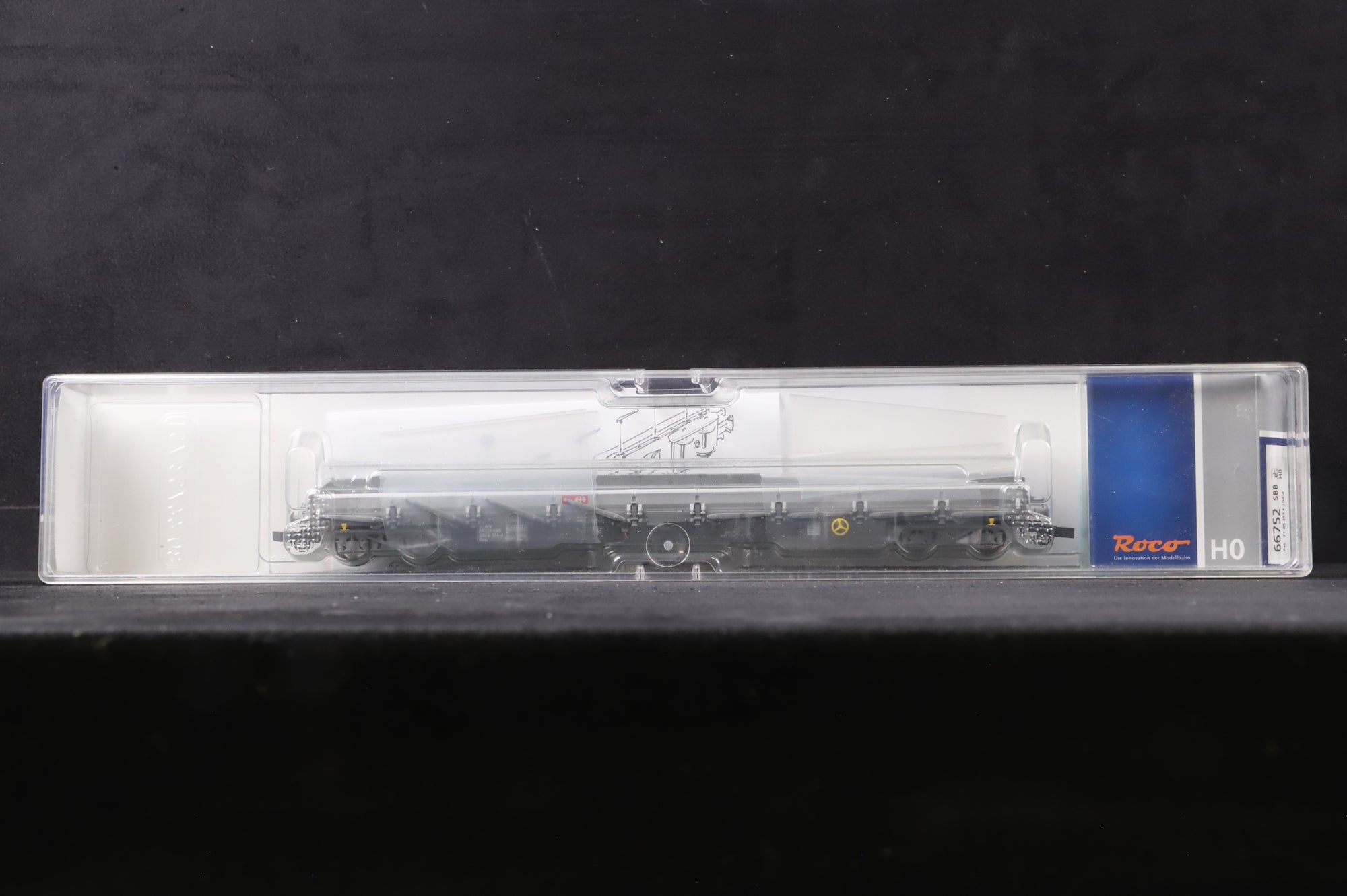 Roco HO Pair of SBB Stake Wagons, Incl. 66752 & 67582