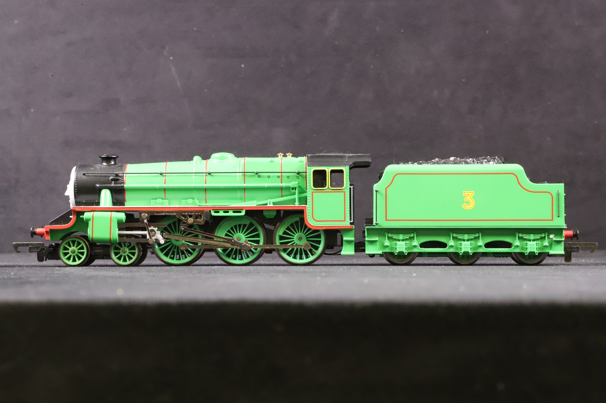Hornby OO R 9049 Thomas & Friends 'Henry' '3' Steam Locomotive