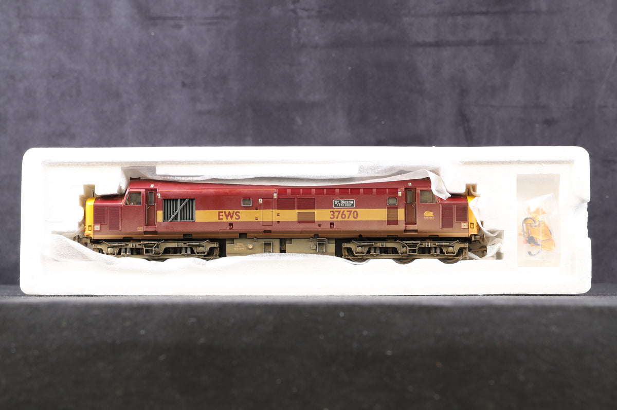 Bachmann OO 32-381Z Class 37/5 37670 &#39;St. Blazey - T&amp;RS Dept&#39; in EWS Maroon &amp; Yellow Livery (weathered) - Limited Edition 383/512