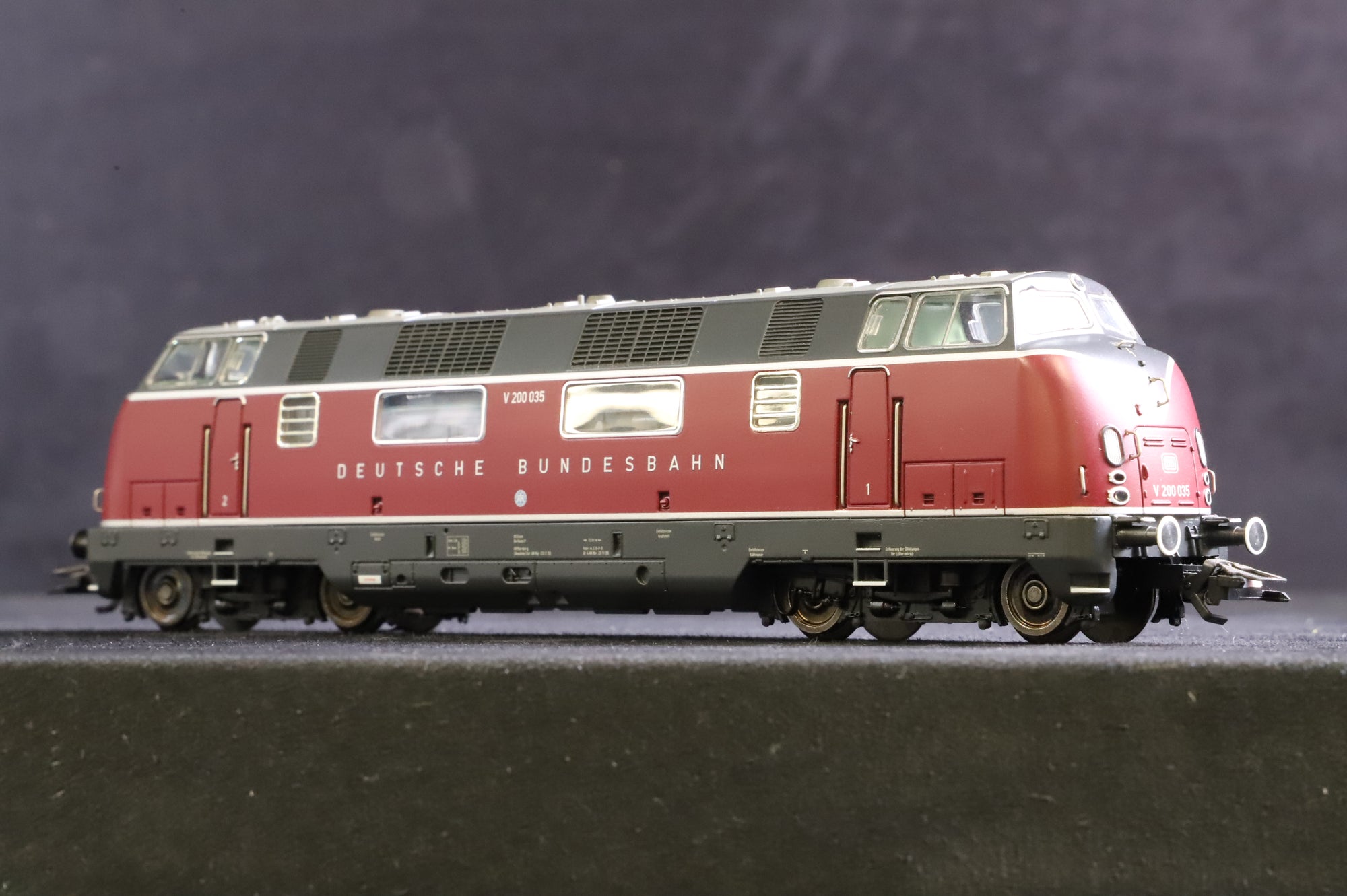 Marklin HO 37805 BR V200 V200035 in DB Crimson/Black - UNTESTED