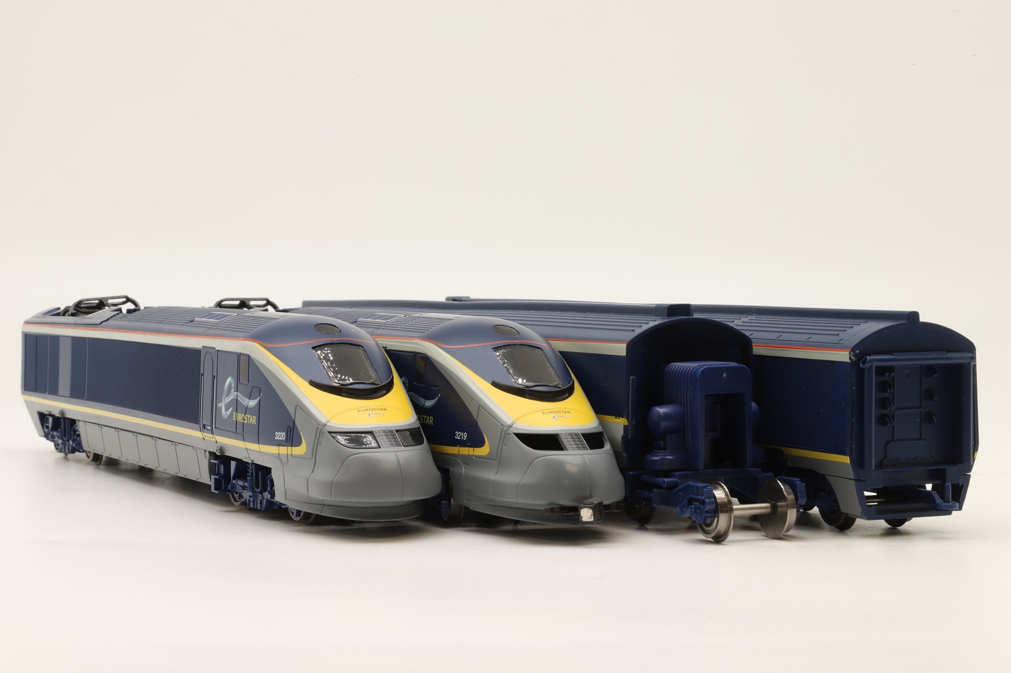 WORKSHOP Hornby OO 4 Car Eurostar Train Pack Non Runner