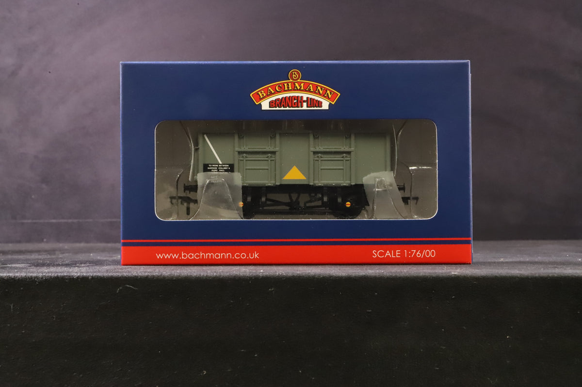 Bachmann OO 38-926Z/30Z/32Z Rake of 3 24.5T Mineral Wagons in BR Grey w/ Yellow Triangles