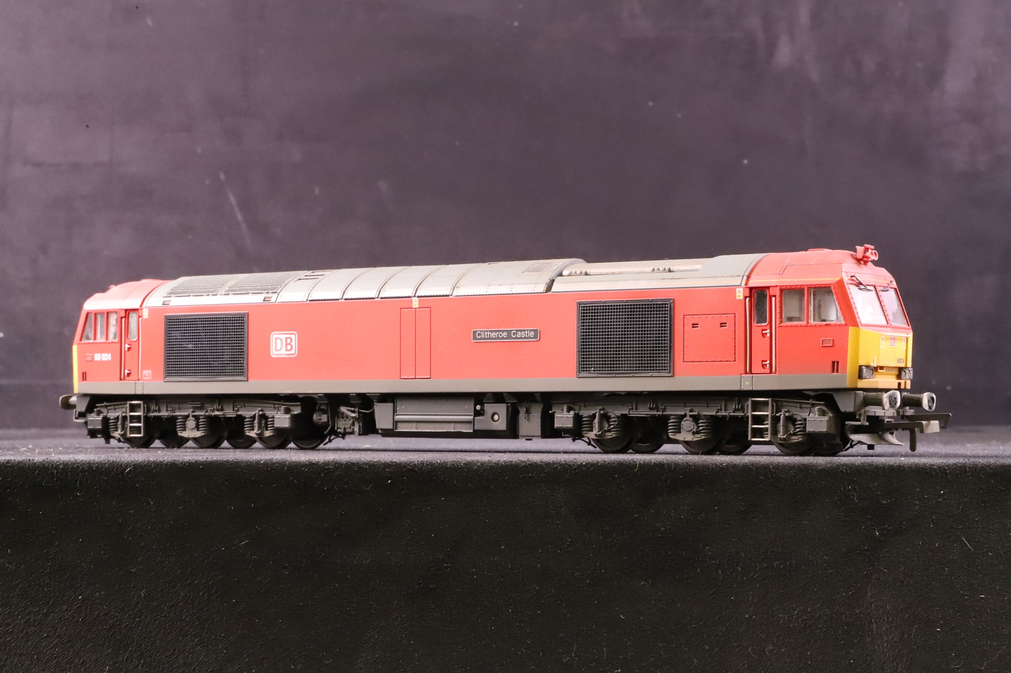 Hornby OO R3885 Class 60 60024 'Clitheroe Castle' in DB Livery - DCC Sound & Weathered
