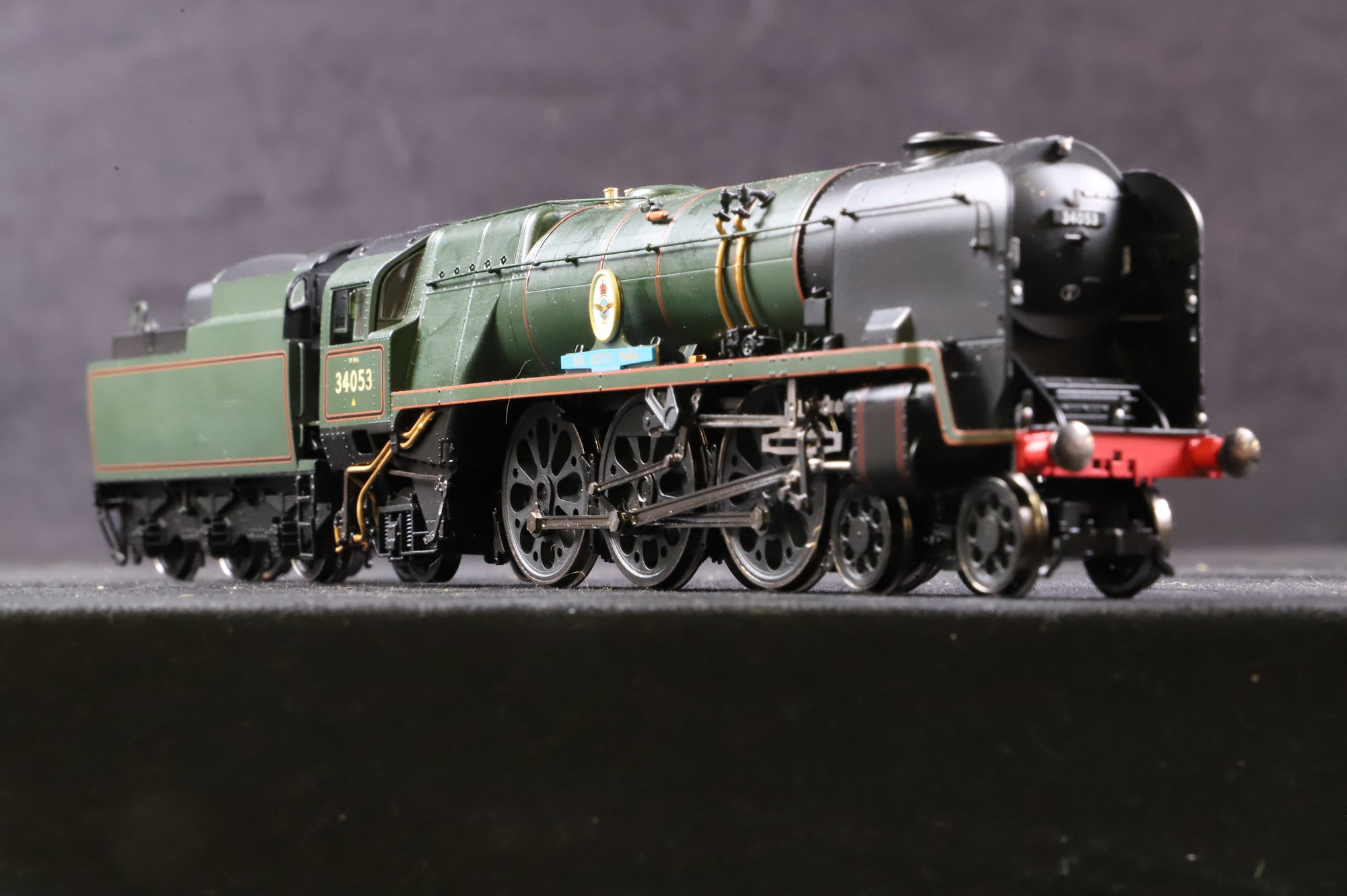 WORKSHOP Hornby OO Battle of Britain Class 34053 'Sir Keith Park' in Lined BR Green