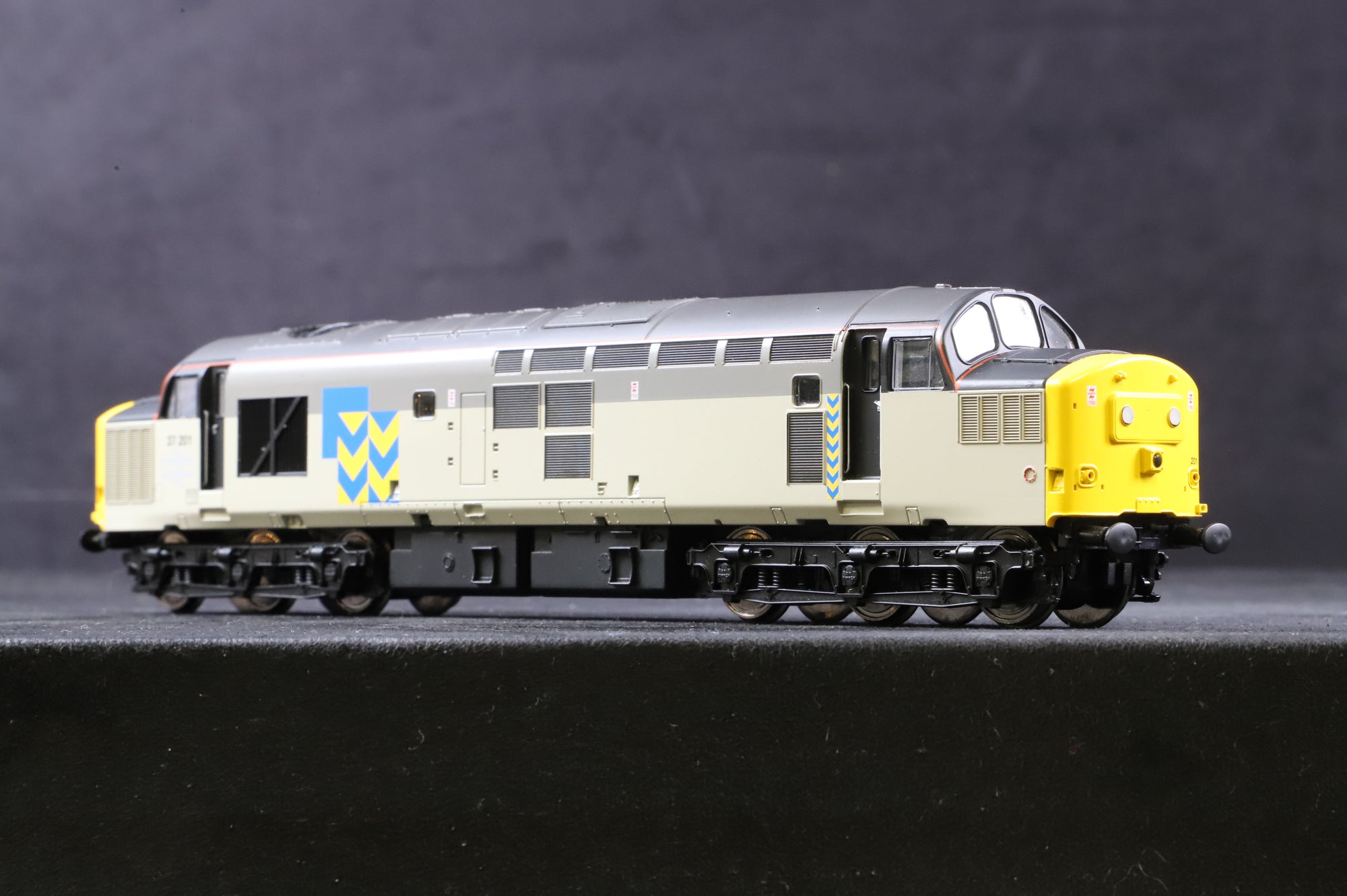 ViTrains OO V2038 Class 37/0 '37201' Triple Grey Trainload Metals, DCC Sound
