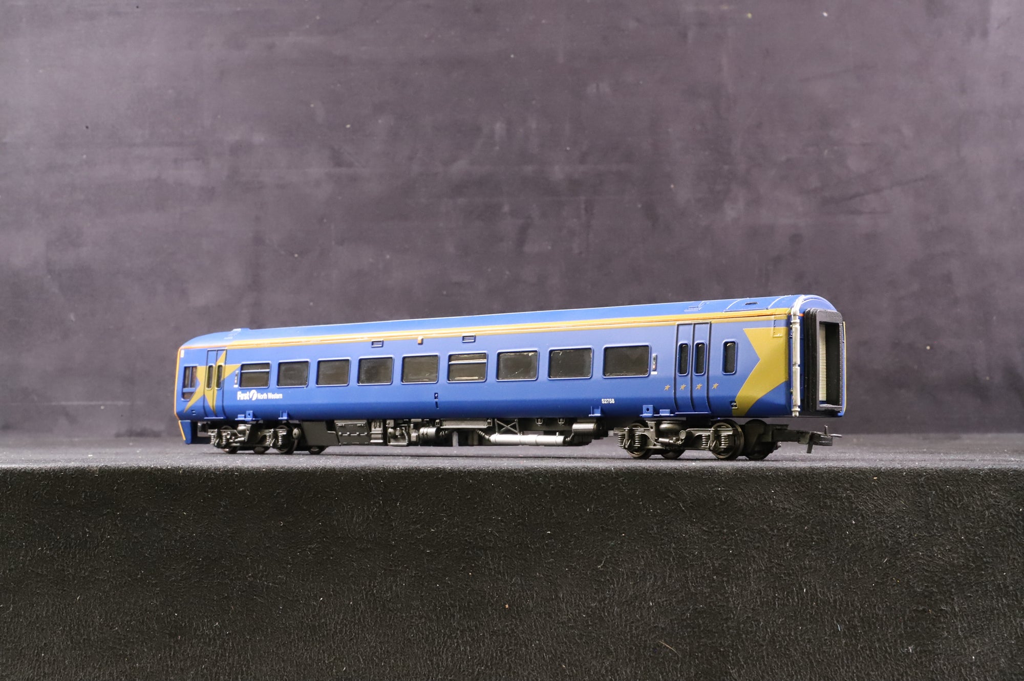 Bachmann OO 31-505 DMU 158 2 Car First North Western
