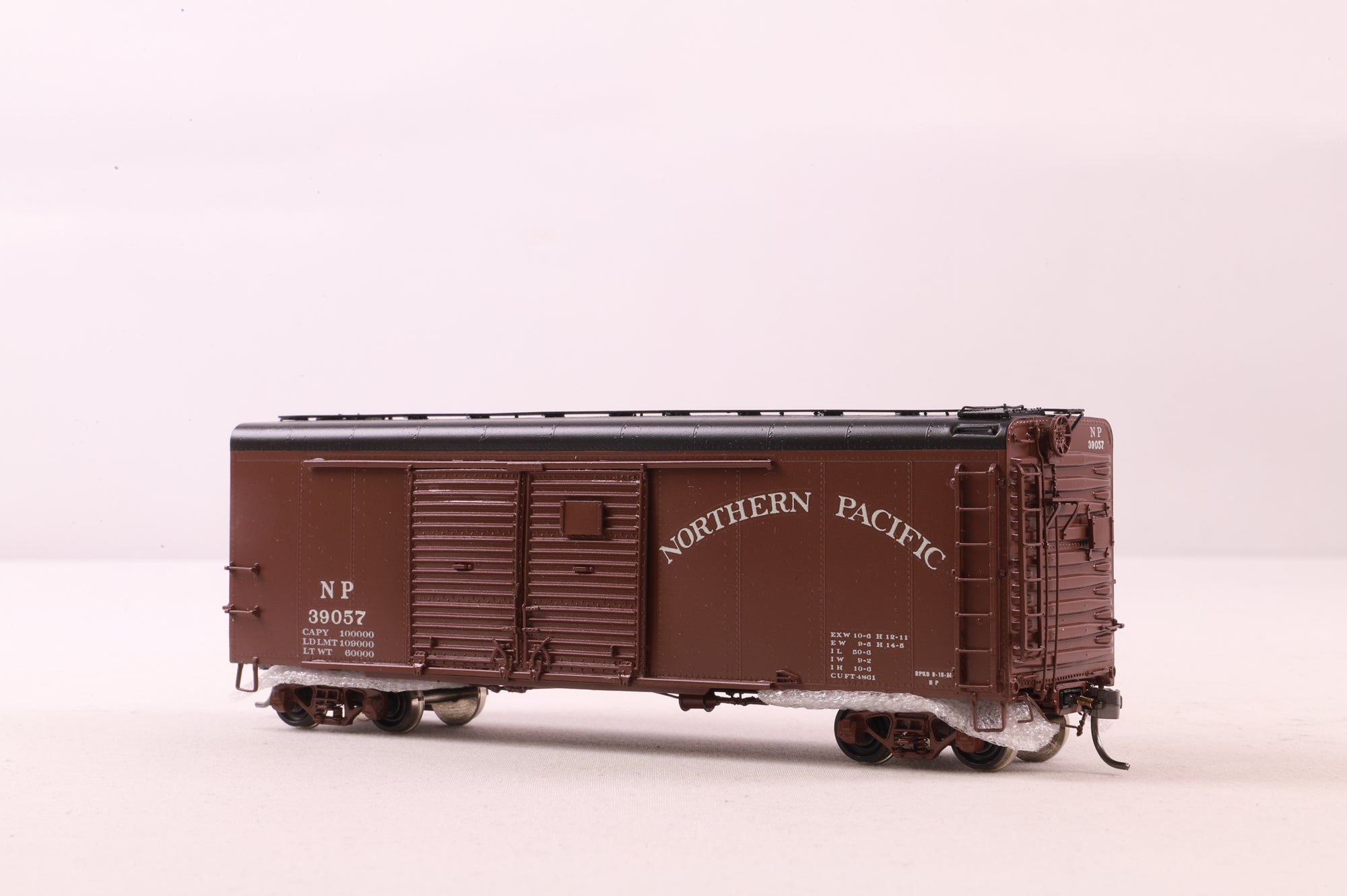 W&R Enterprises HO Brass 40' Round Roof Automobile Car No. 39057 in Northern Pacific Brown