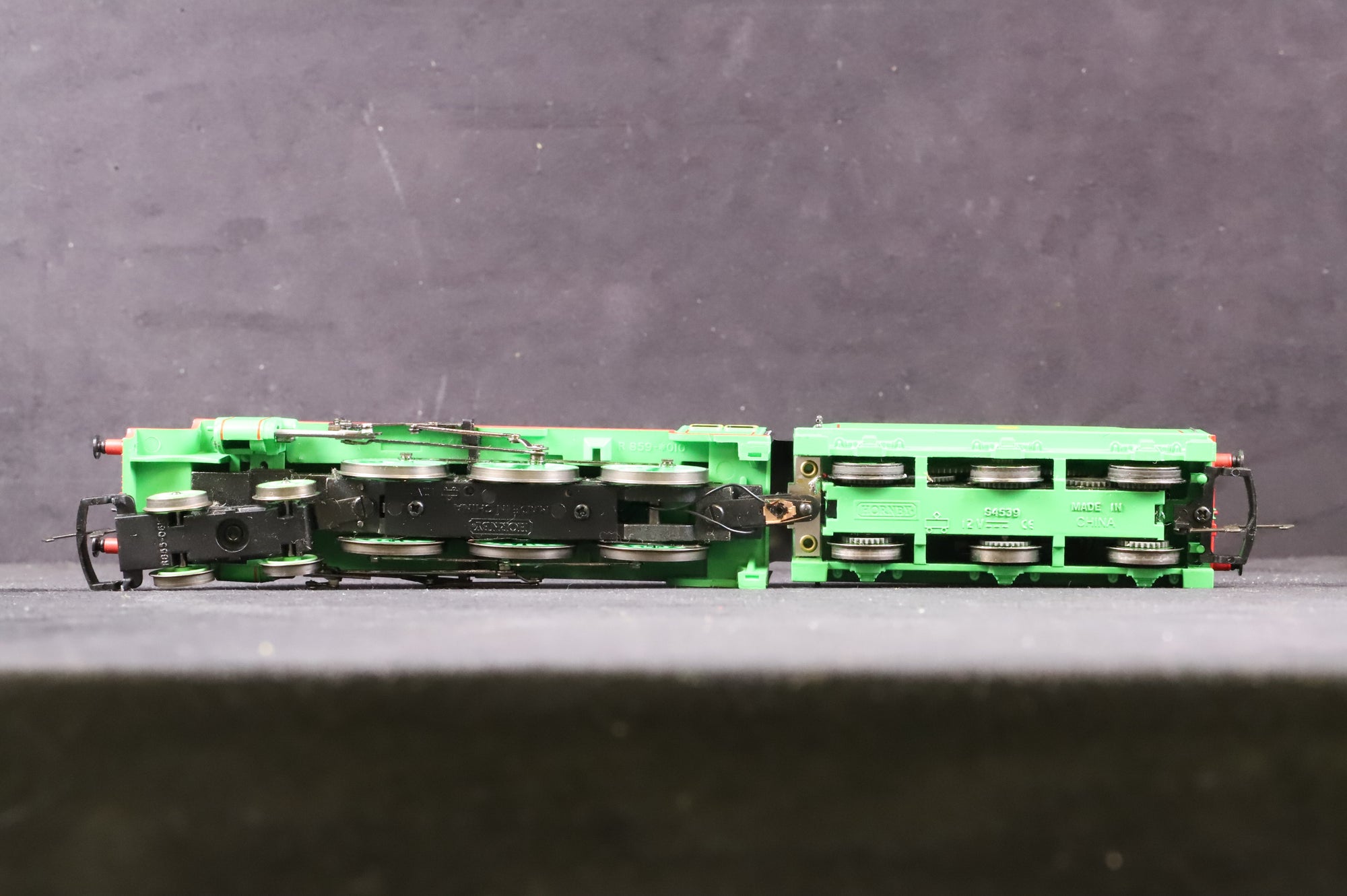 Hornby OO R 9049 Thomas & Friends 'Henry' '3' Steam Locomotive