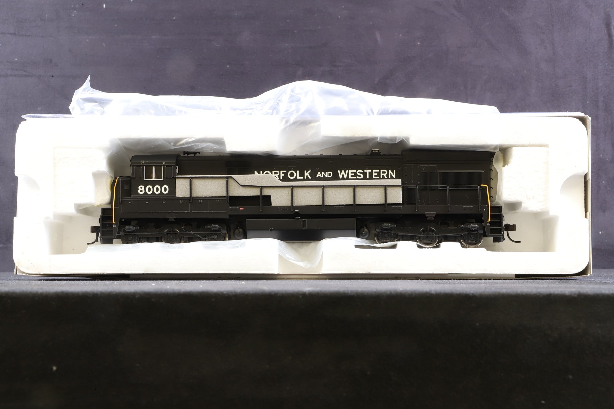 Atlas HO 10 000 913 U30C Phase 3 Norfolk & Western Road '8000' Diesel Locomotive DCC Sound