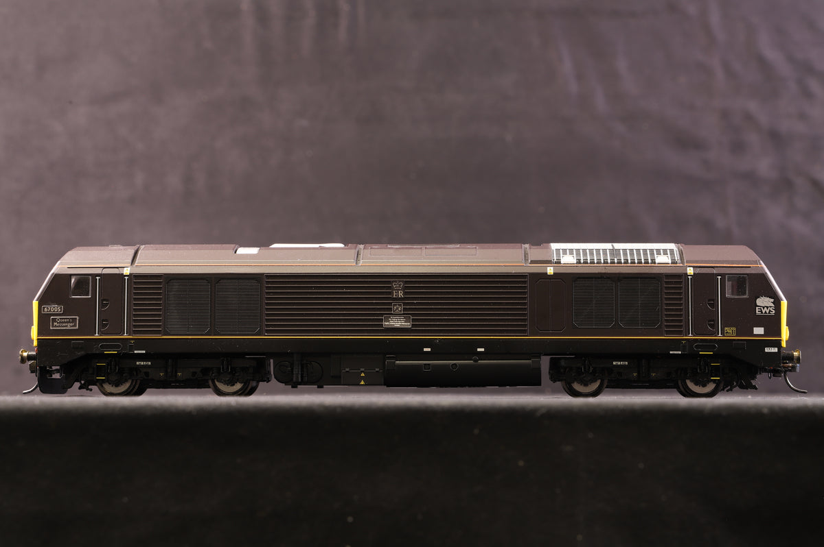 Hornby OO R2523 EWS Bo-Bo Diesel Electric Class 67 Locomotive &#39;67005&#39; &#39;Queen&#39;s Messenger&#39;