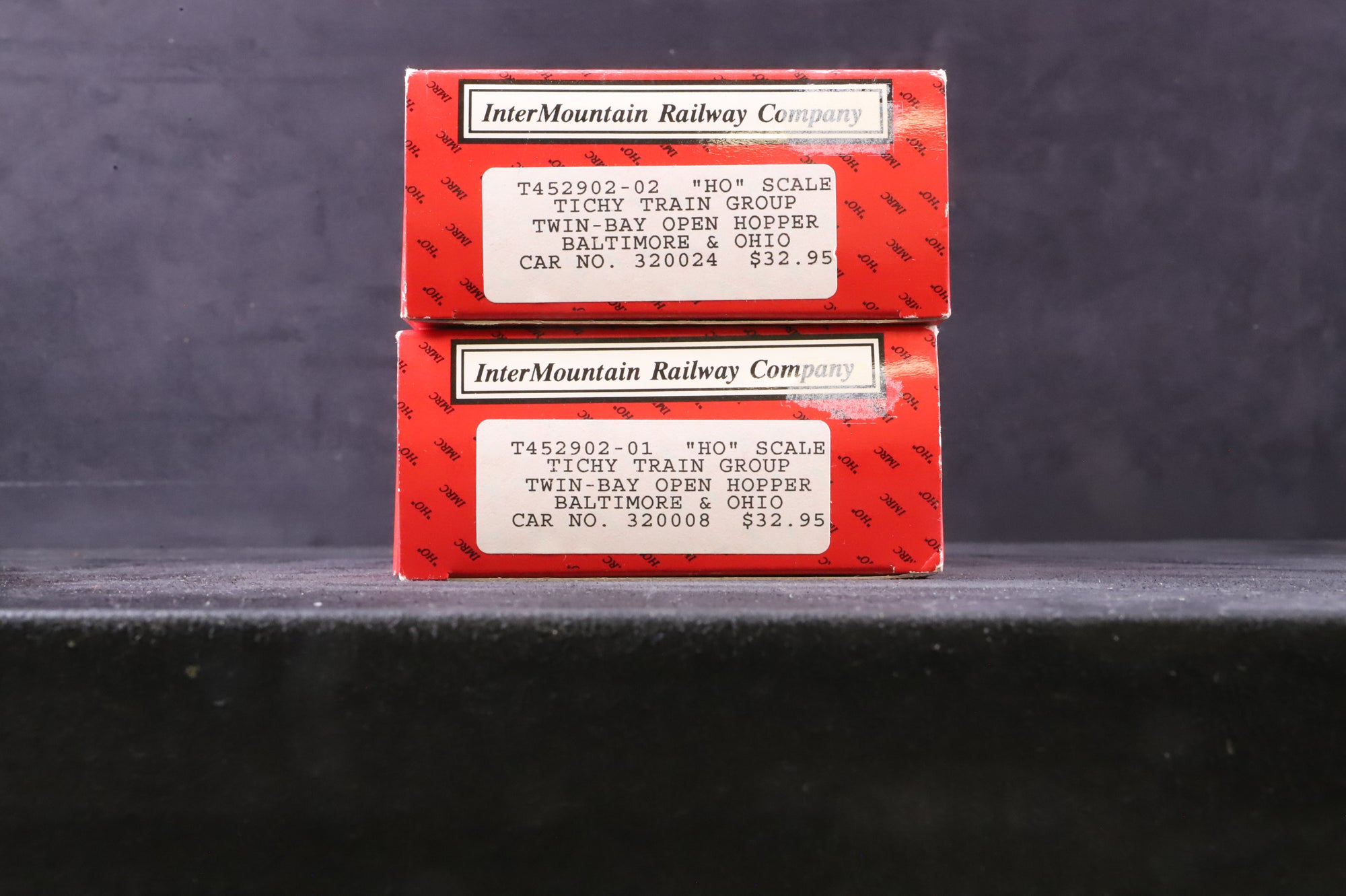 InterMountain Railway Co. HO T452902-01/02 2x Twin Bay Open Hoppers No. 320008/320024 in B&O Black