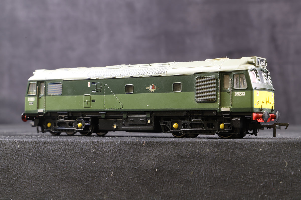 Bachmann OO 32-411 Class 25/2 &#39;D5233&#39;Two Tone BR Green With Roof Headcode, DCC Fitted