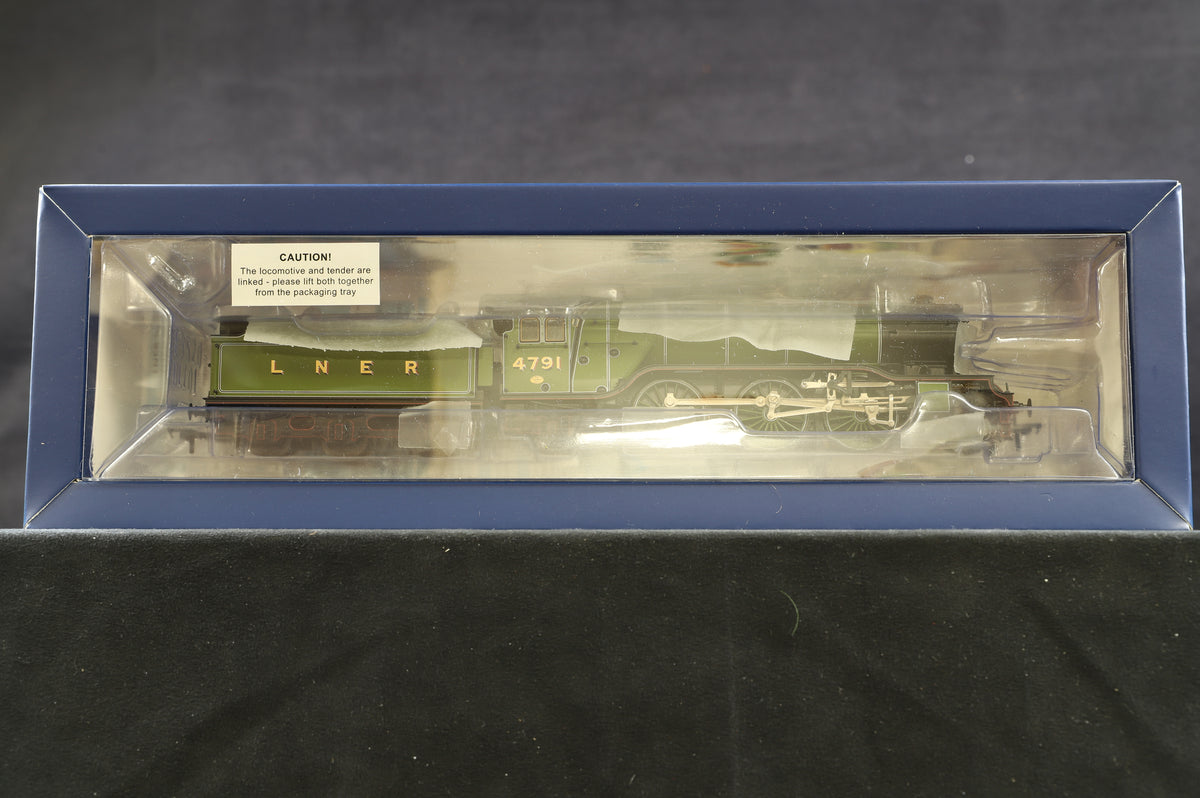 Bachmann OO 35-200SF LNER V2 Class &#39;4791&#39; LNER Lined Green, DCC Sound