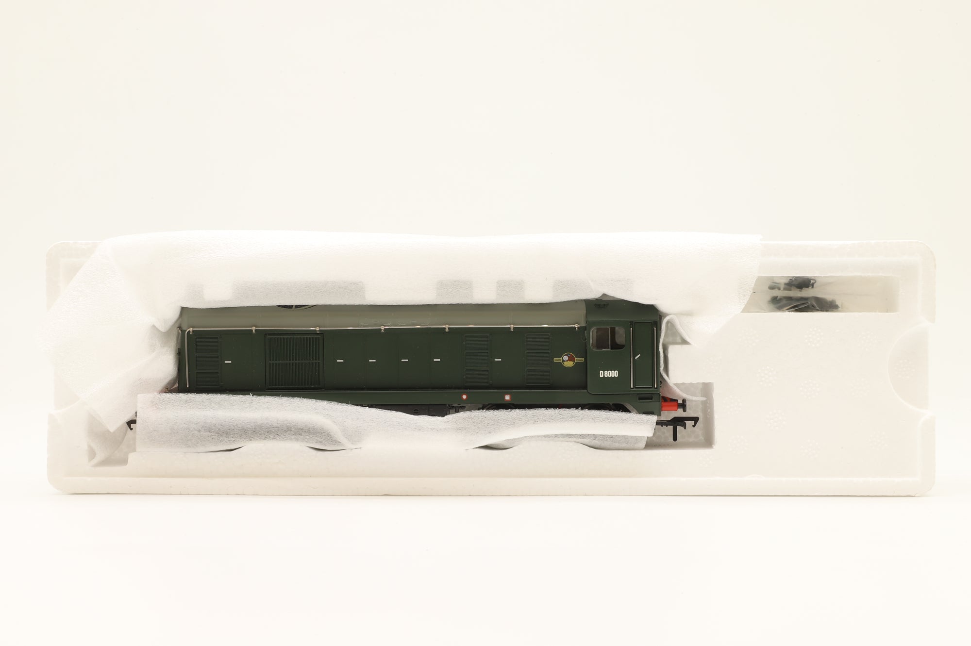 Bachmann OO 32-027 Class 20 Diesel 'D8000' BR Green With Indicator Discs