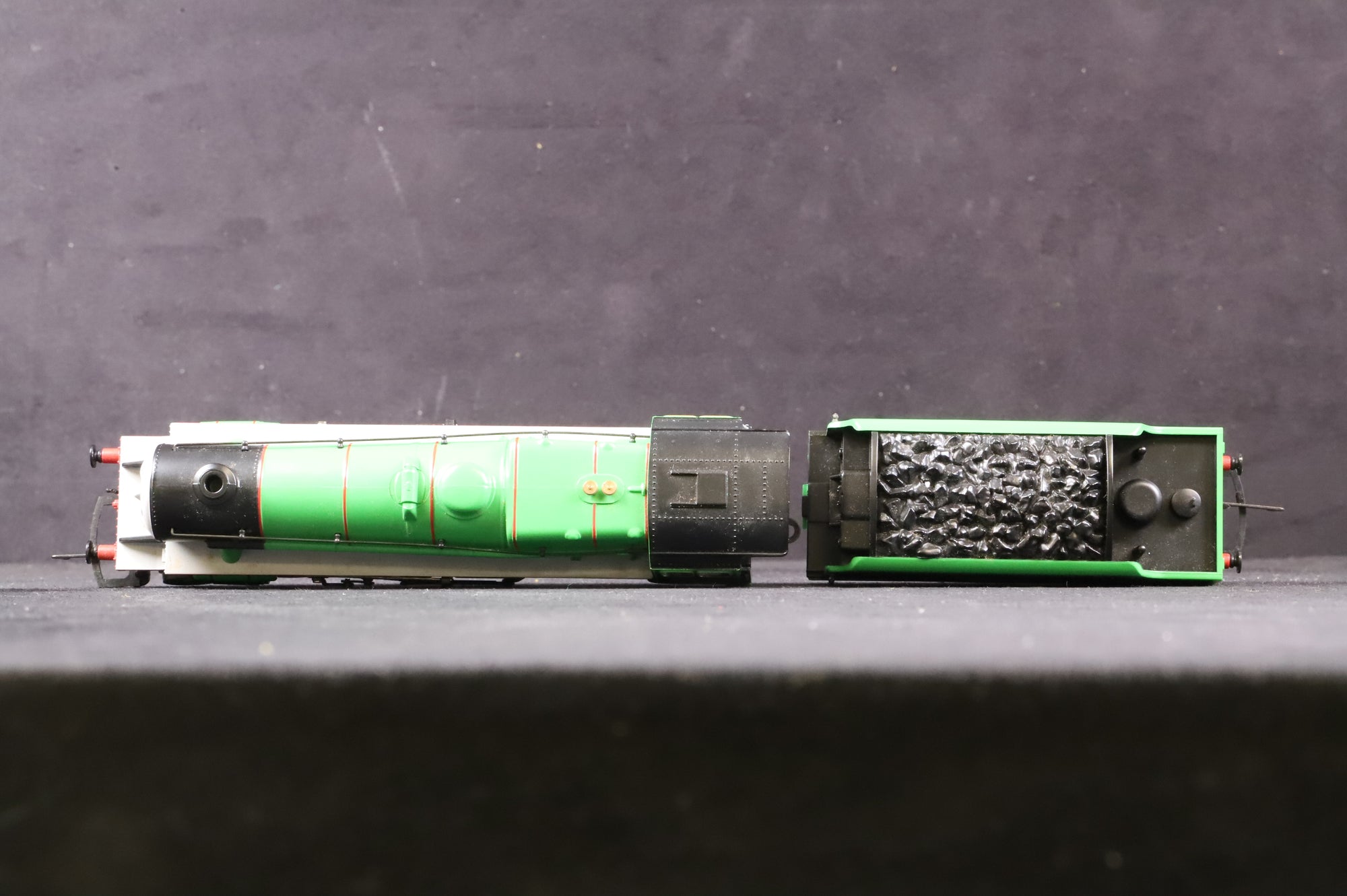 Hornby OO R 9049 Thomas & Friends 'Henry' '3' Steam Locomotive