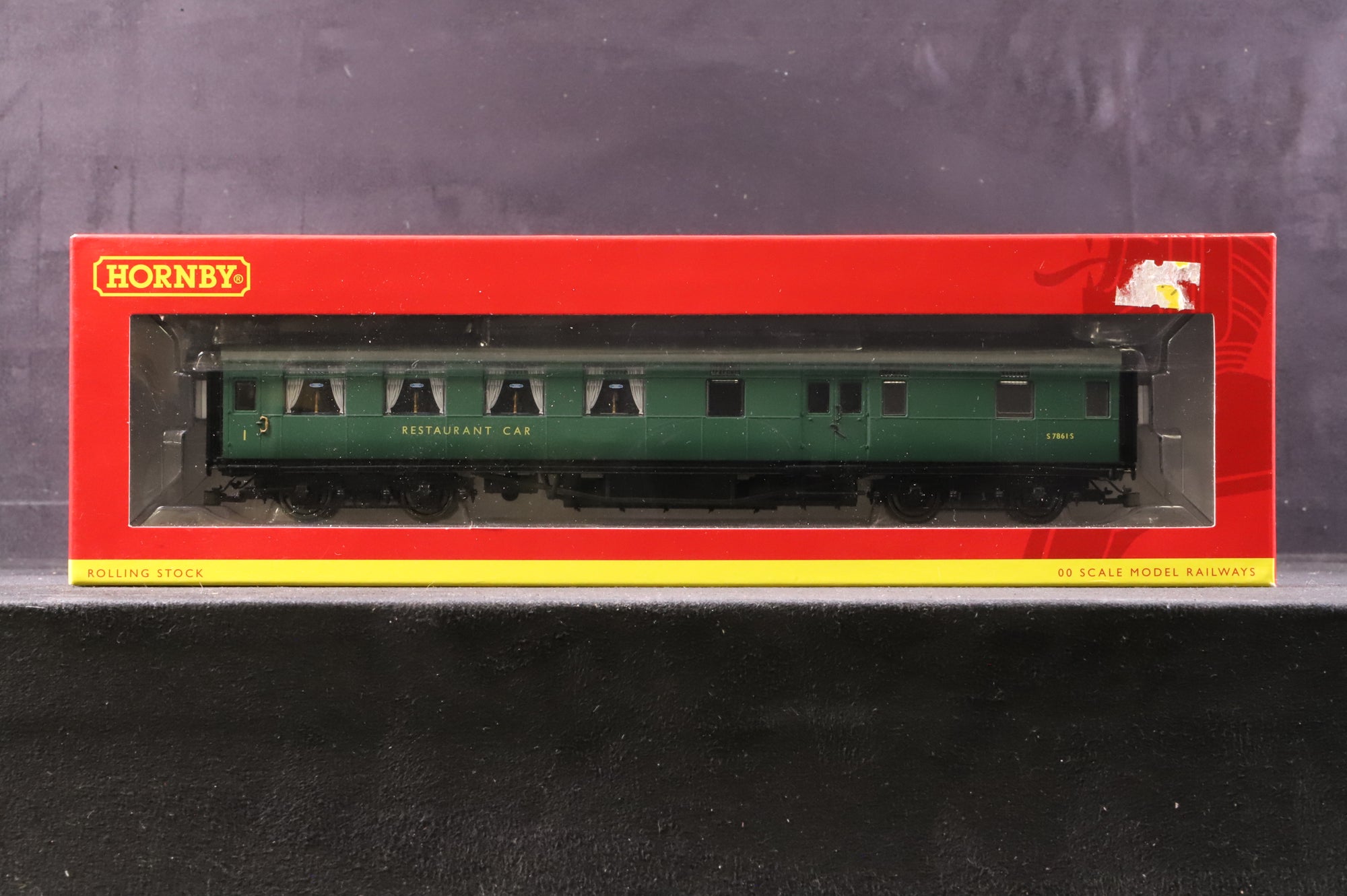 Hornby OO Rake of 3 Maunsell Coaches in BR(S) Green