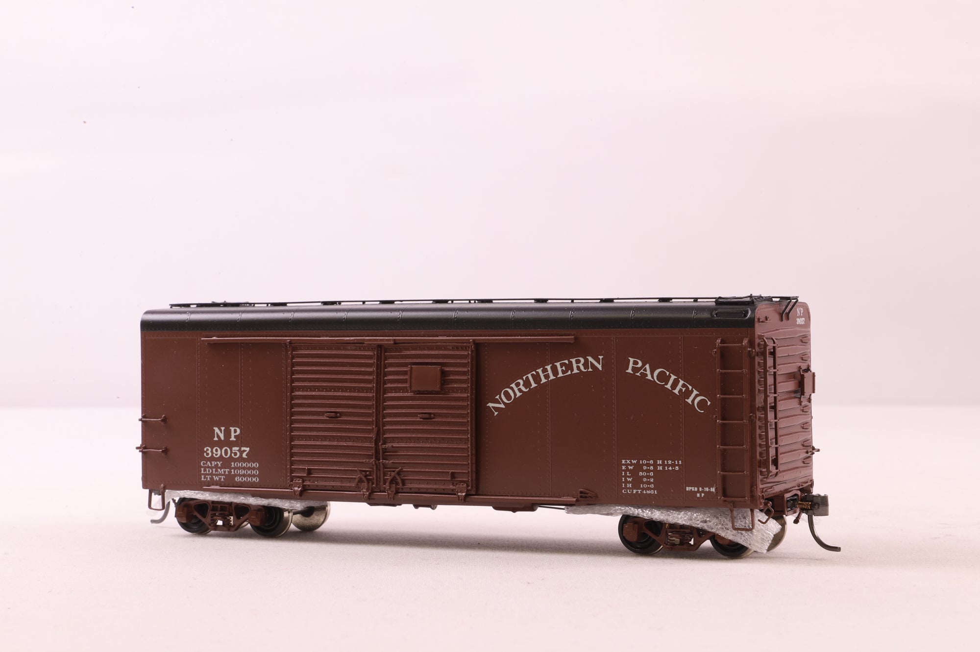 W&R Enterprises HO Brass 40' Round Roof Automobile Car No. 39057 in Northern Pacific Brown