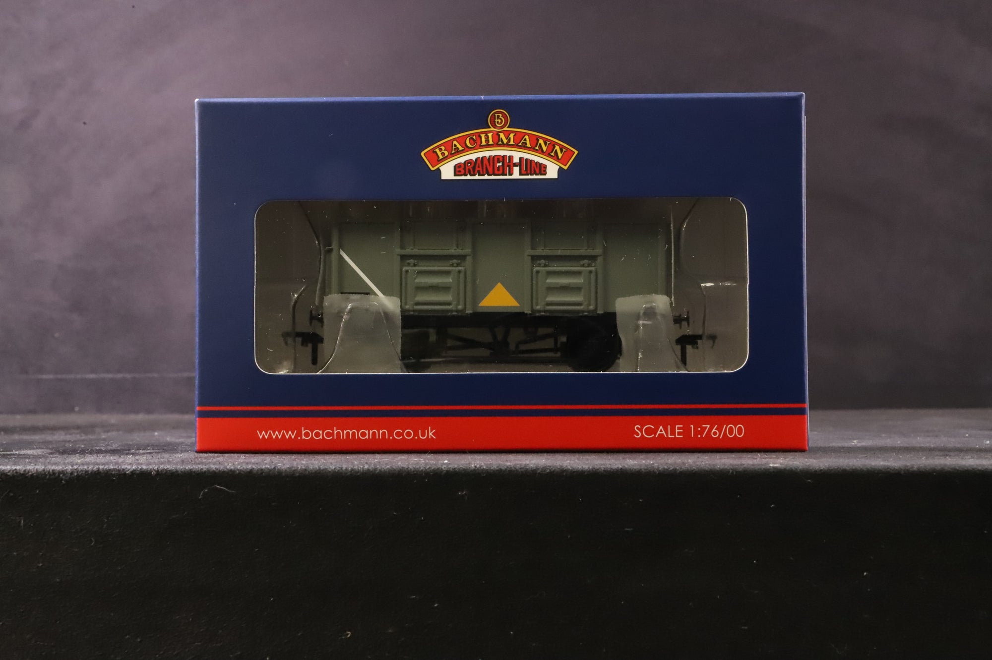 Bachmann OO 38-926Z/30Z/32Z Rake of 3 24.5T Mineral Wagons in BR Grey w/ Yellow Triangles