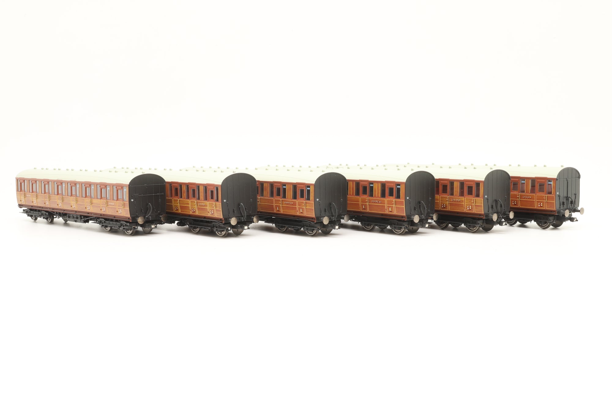 Hornby OO Rake of 6 Gresley Teak Suburban Coaches