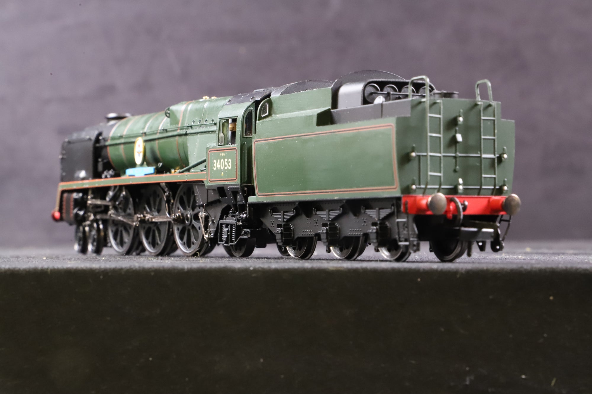 WORKSHOP Hornby OO Battle of Britain Class 34053 'Sir Keith Park' in Lined BR Green
