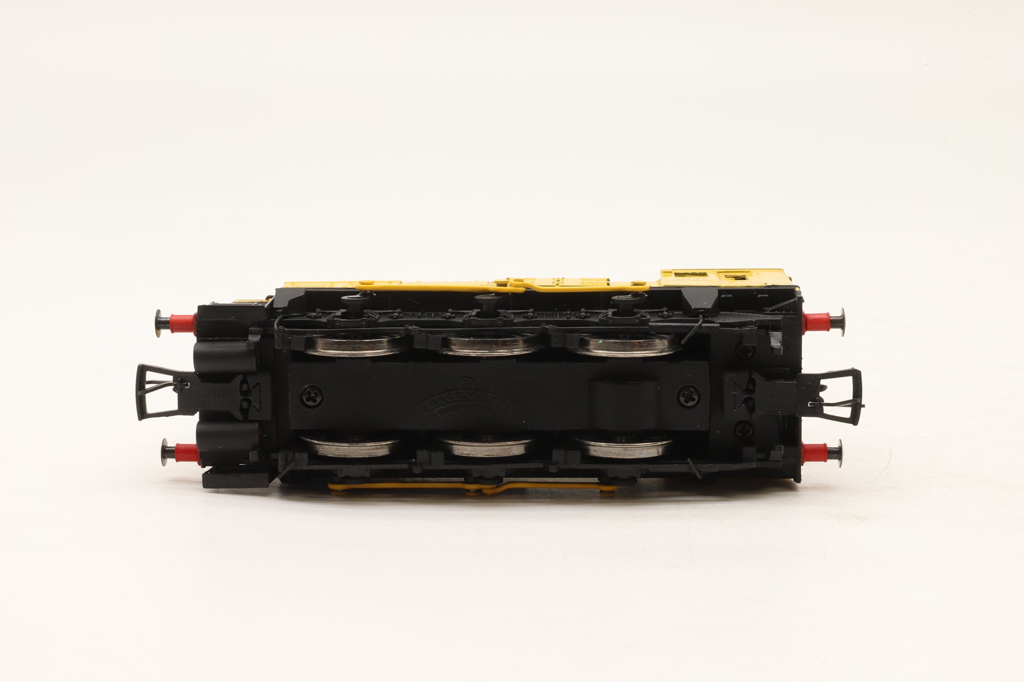Bachmann OO Class 08 08101 in Network Rail Yellow – Custom Respray