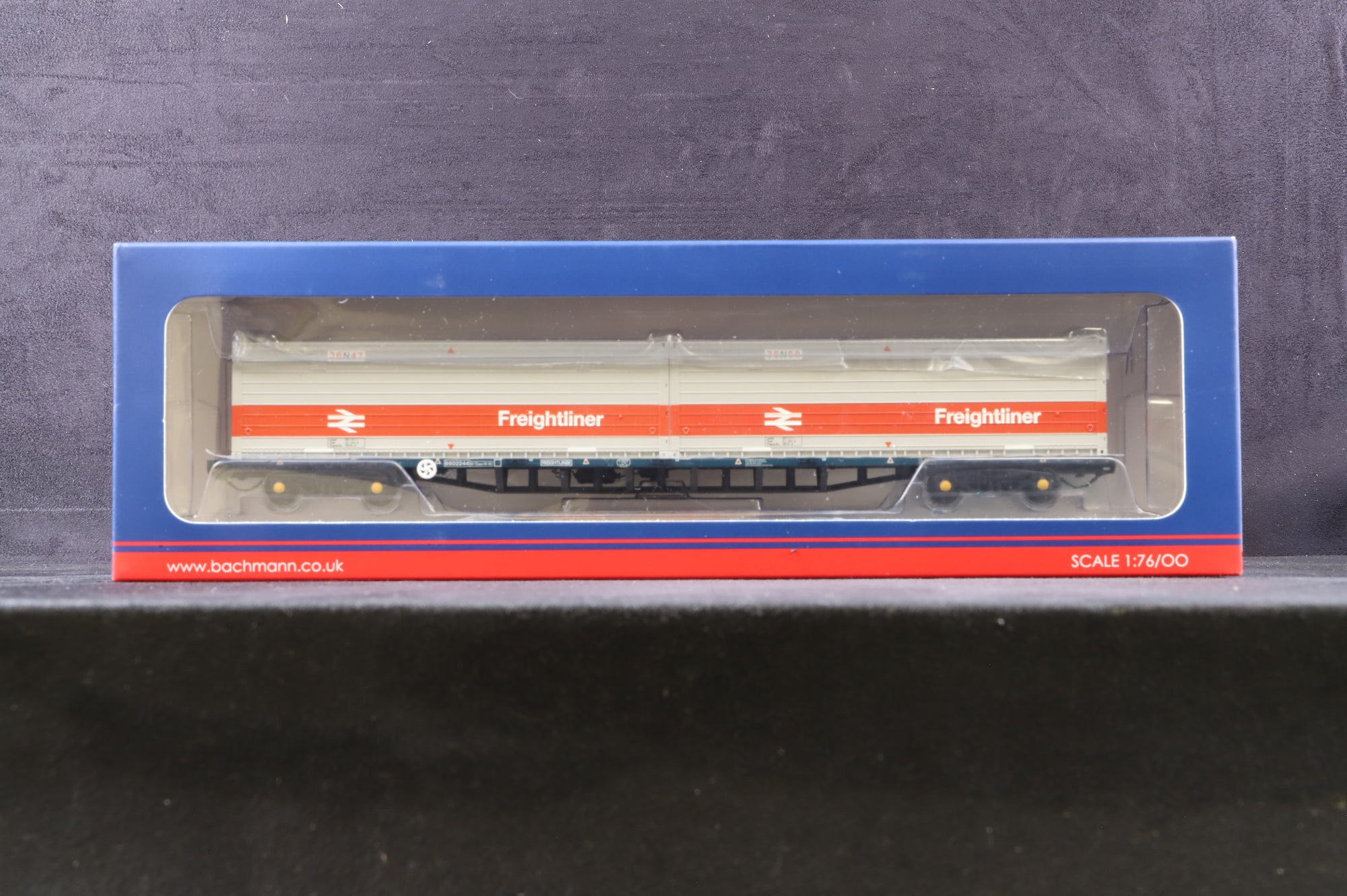 Bachmann OO 38-626C BR FFA Bogie Container Inner Flat in BR Blue w/ BR Freightliner ISO Containers