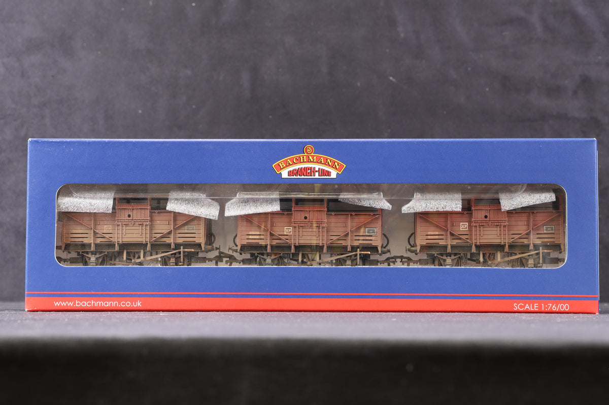 Bachmann OO 37-712Z 8T Cattle Wagons (Set of 3) BR Bauxite (Late), Weathered, TMC Excl.