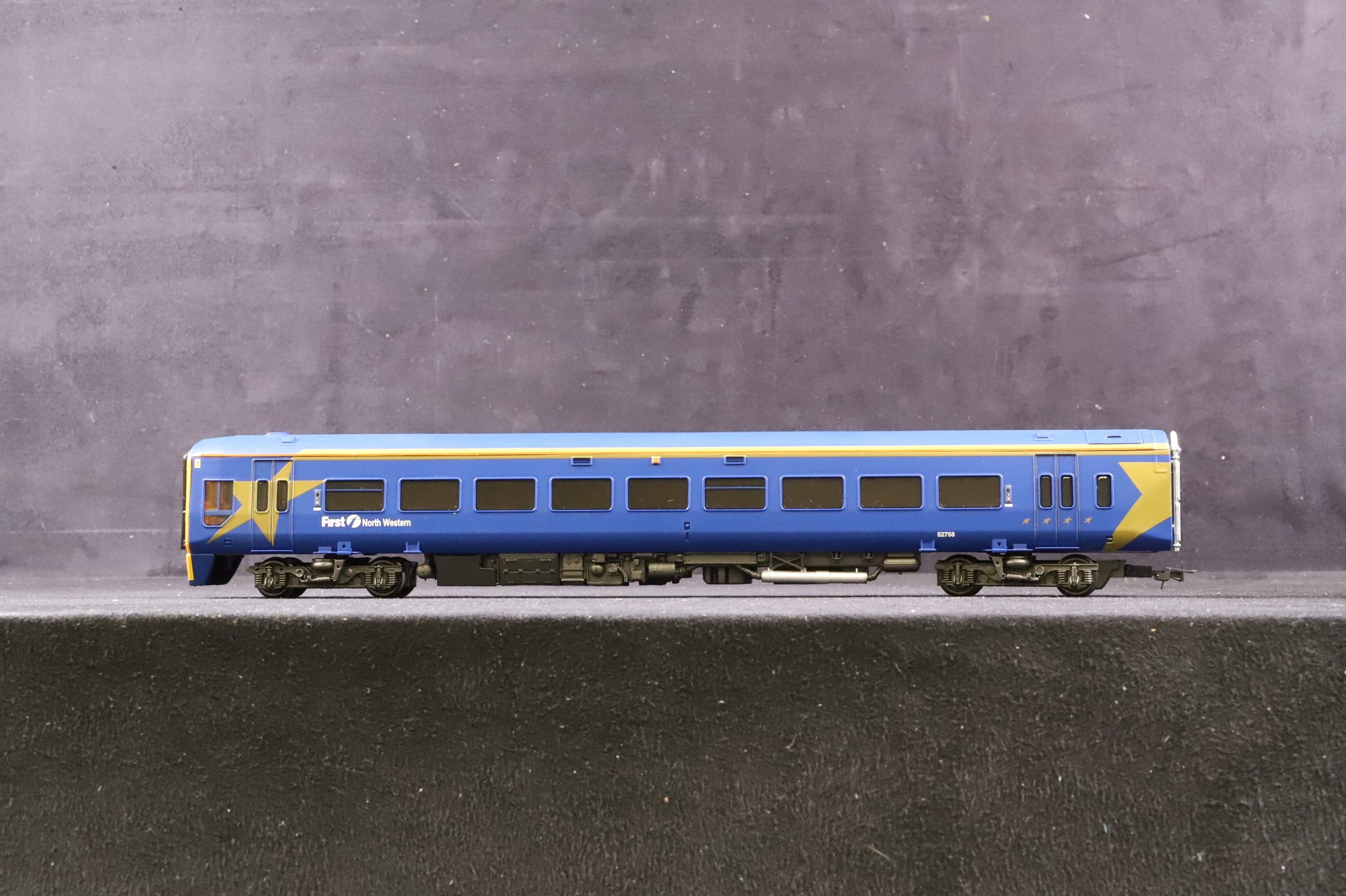 Bachmann OO 31-505 DMU 158 2 Car First North Western