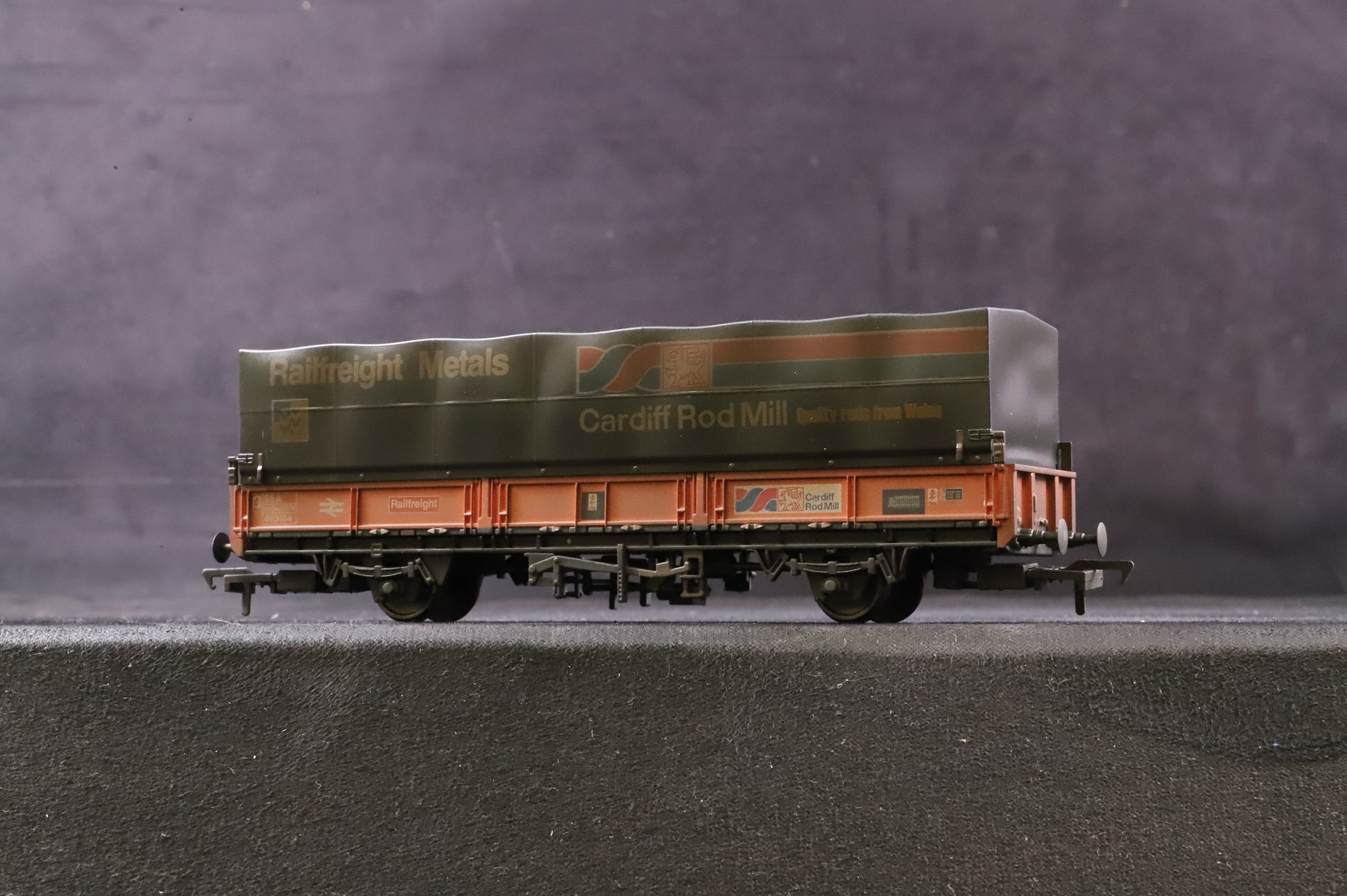 EFE Rail OO E8704/2/4/5/6 Rake of 4 BR SEA Wagons in Railfreight Metals/Distribution Liveries w/ Hoods - Mixed Weathered/Pristine