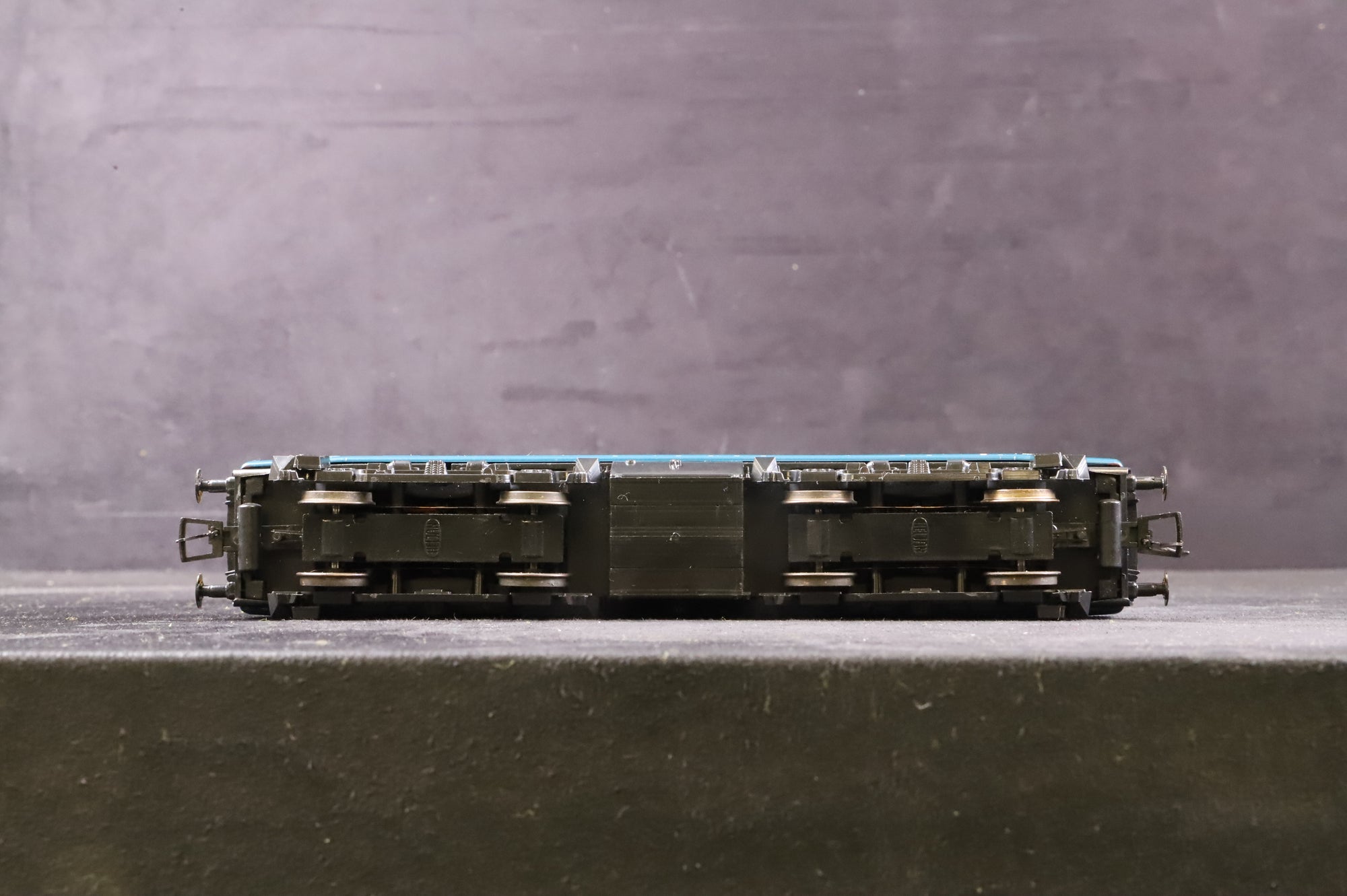 Heljan OO 3507 Class 35 Hymek 'D7040' BR Blue White Cab & Yellow Warning Panel